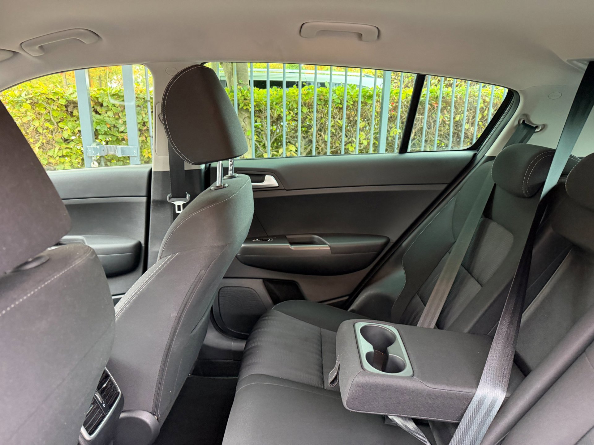 Kia Sportage 1.6 T-GDI DynamicLine (2021), foto 32