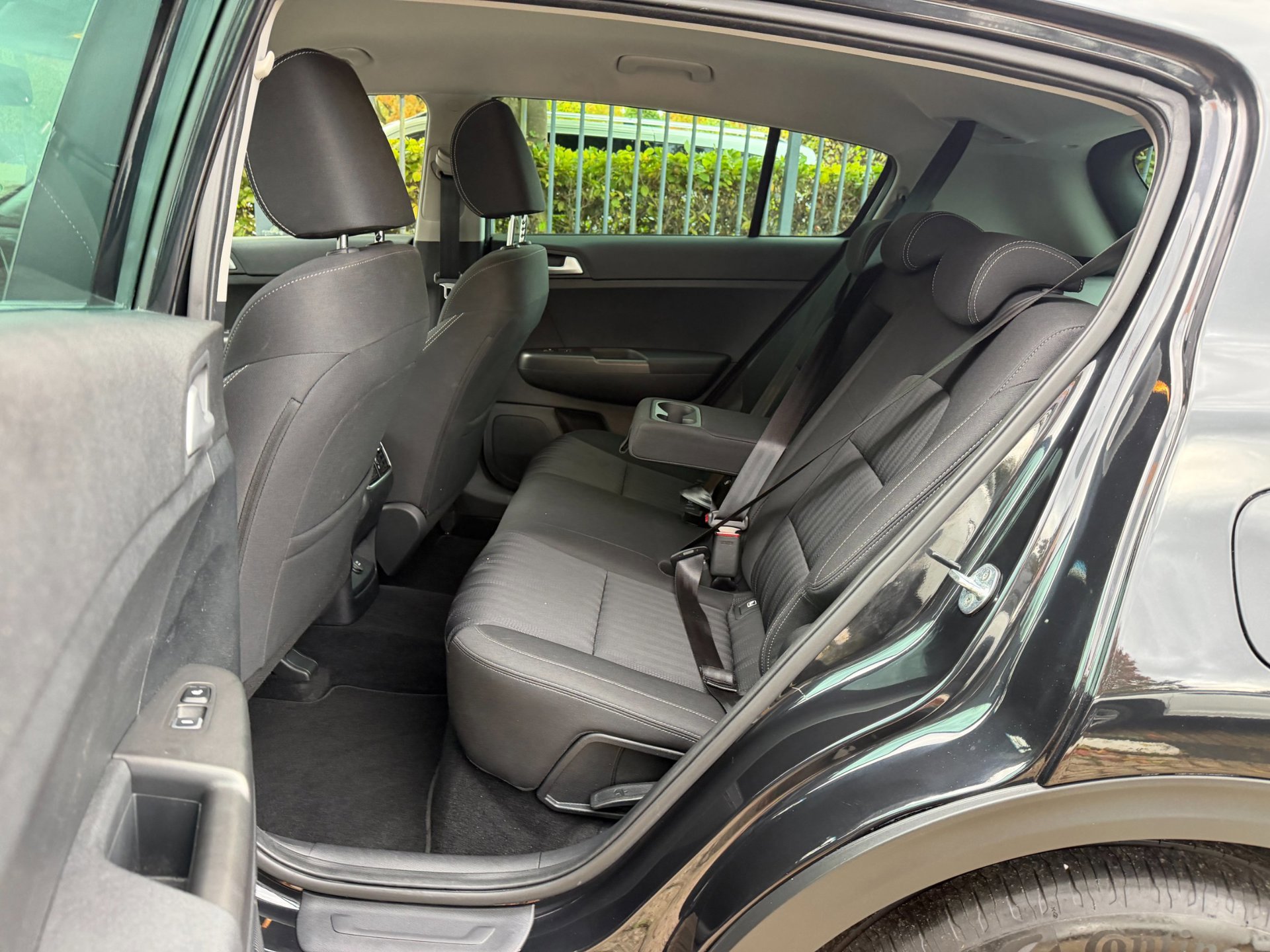 Kia Sportage 1.6 T-GDI DynamicLine (2021), foto 34