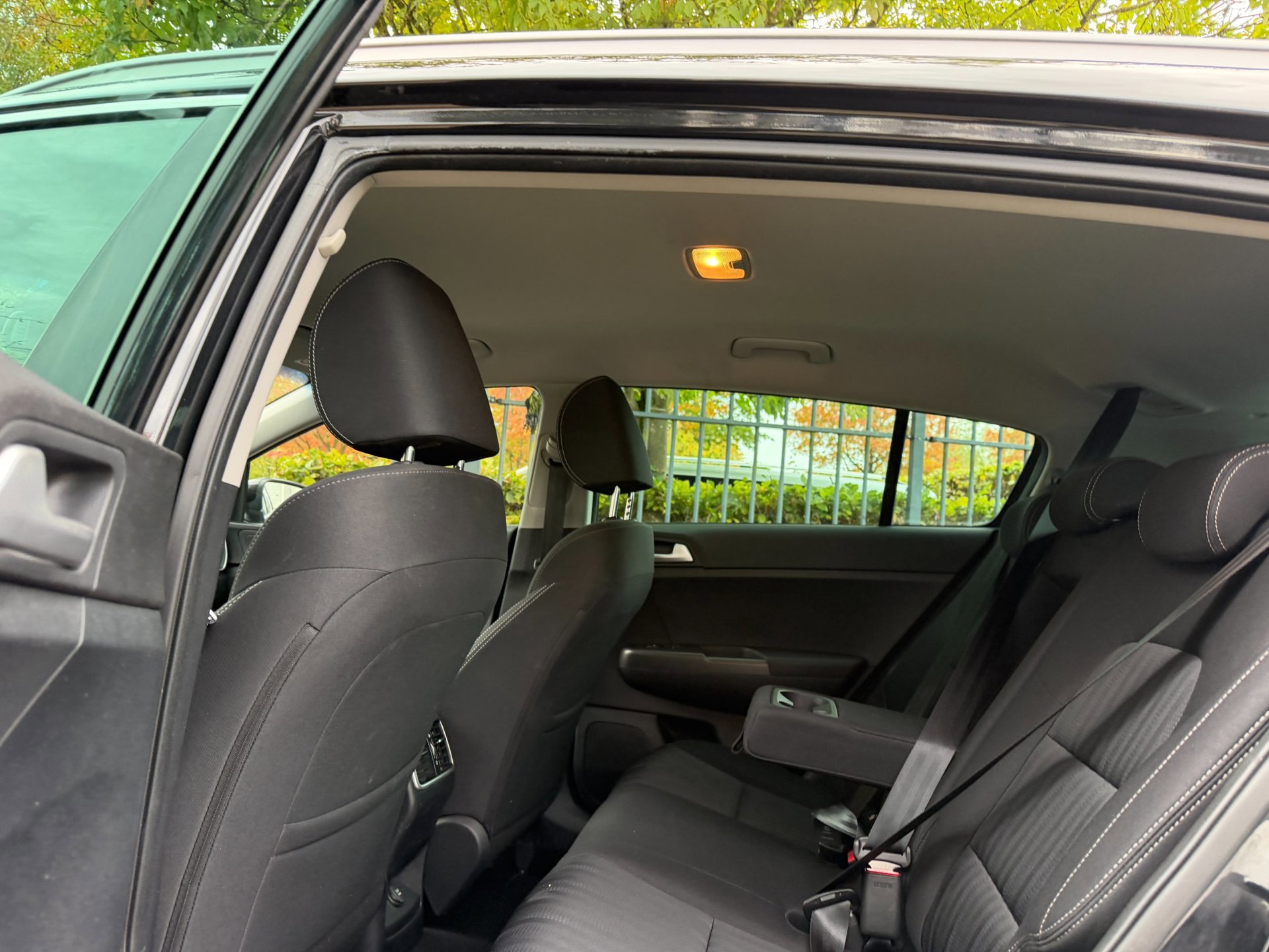 Kia Sportage 1.6 T-GDI DynamicLine (2021), foto 35
