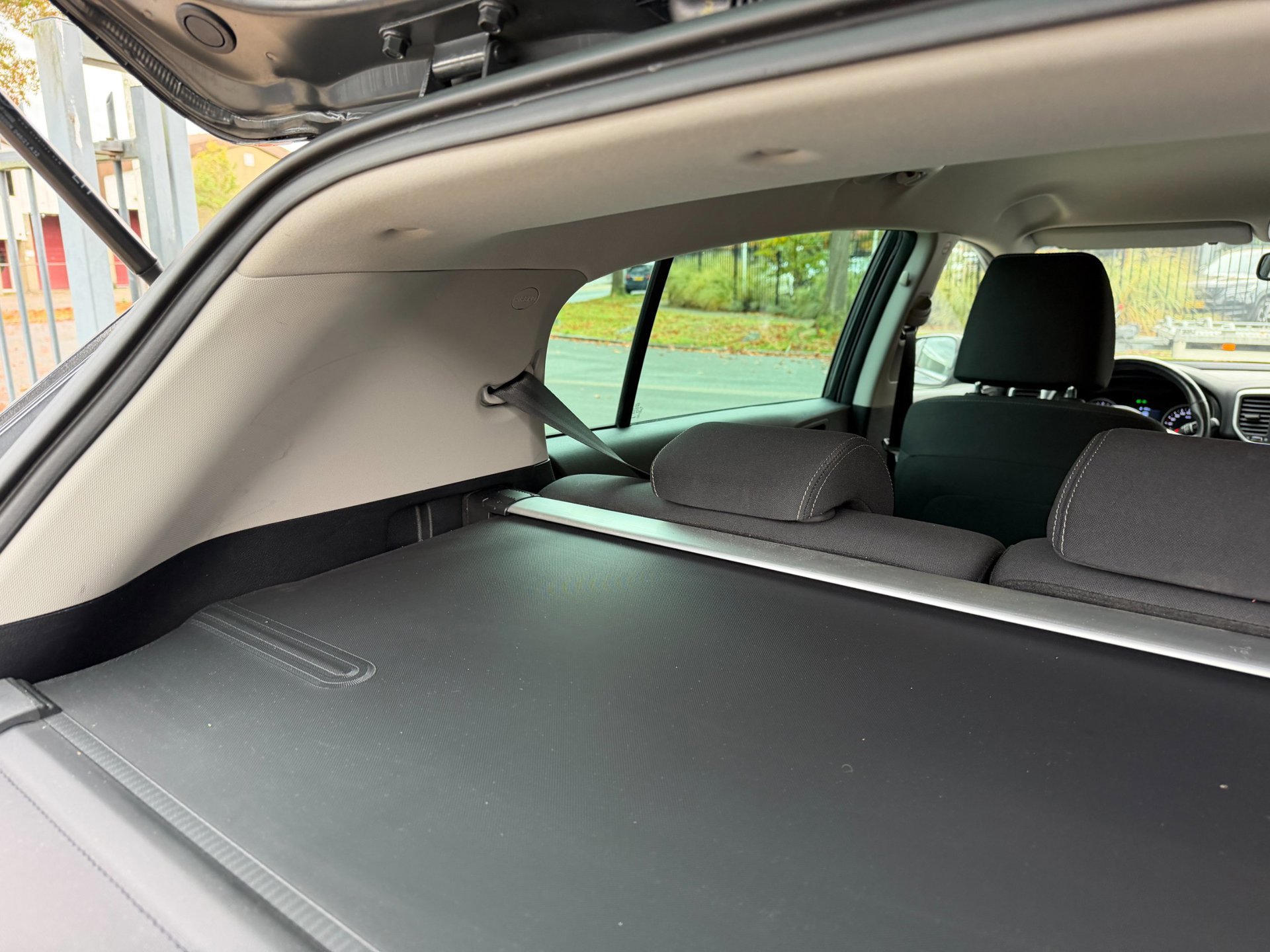 Kia Sportage 1.6 T-GDI DynamicLine (2021), foto 38