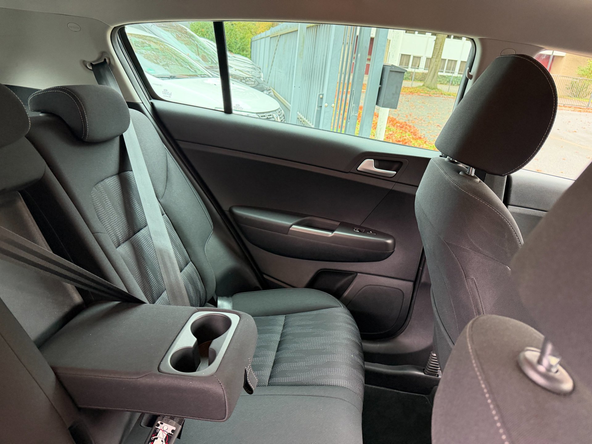 Kia Sportage 1.6 T-GDI DynamicLine (2021), foto 45