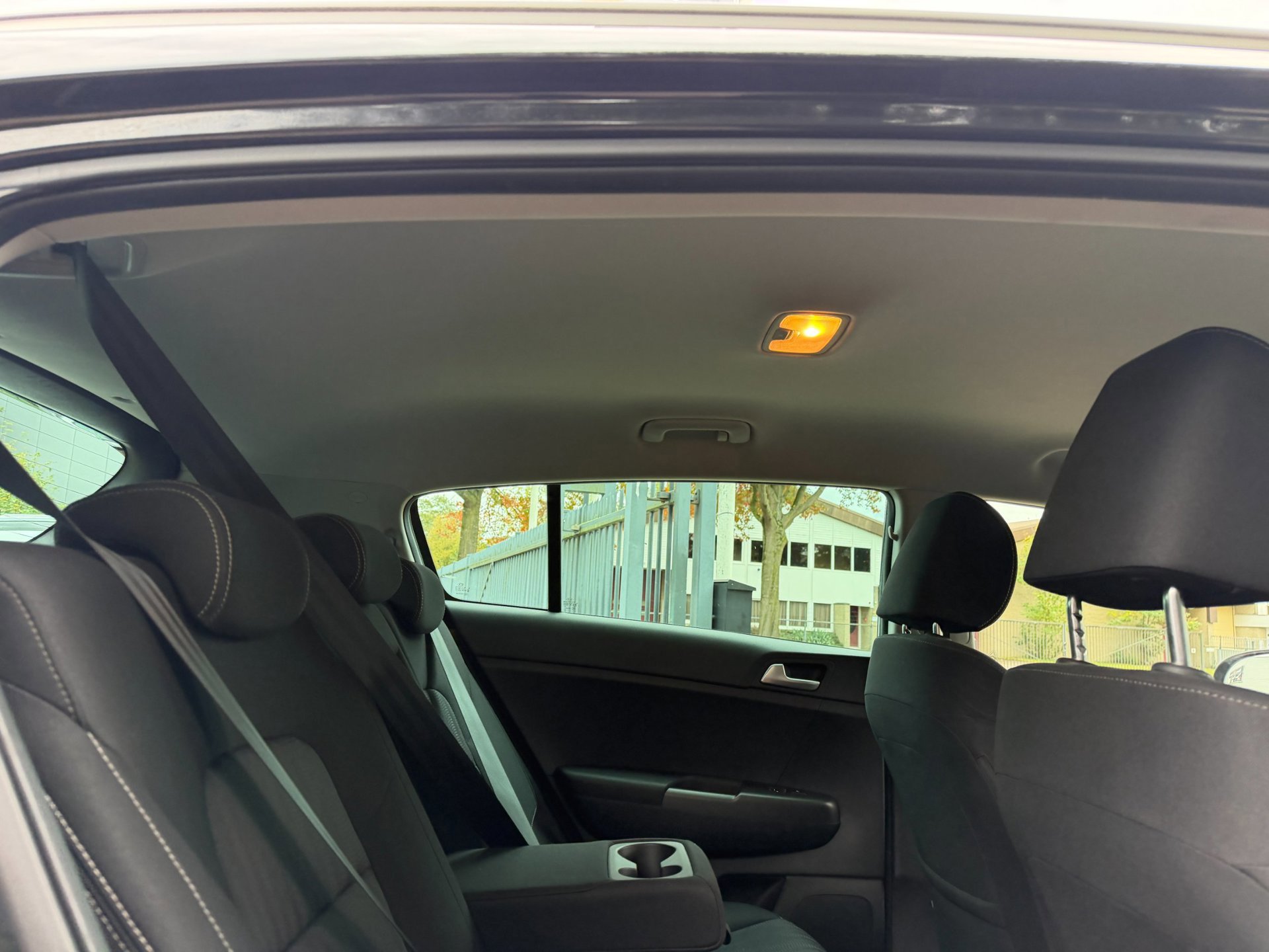 Kia Sportage 1.6 T-GDI DynamicLine (2021), foto 48
