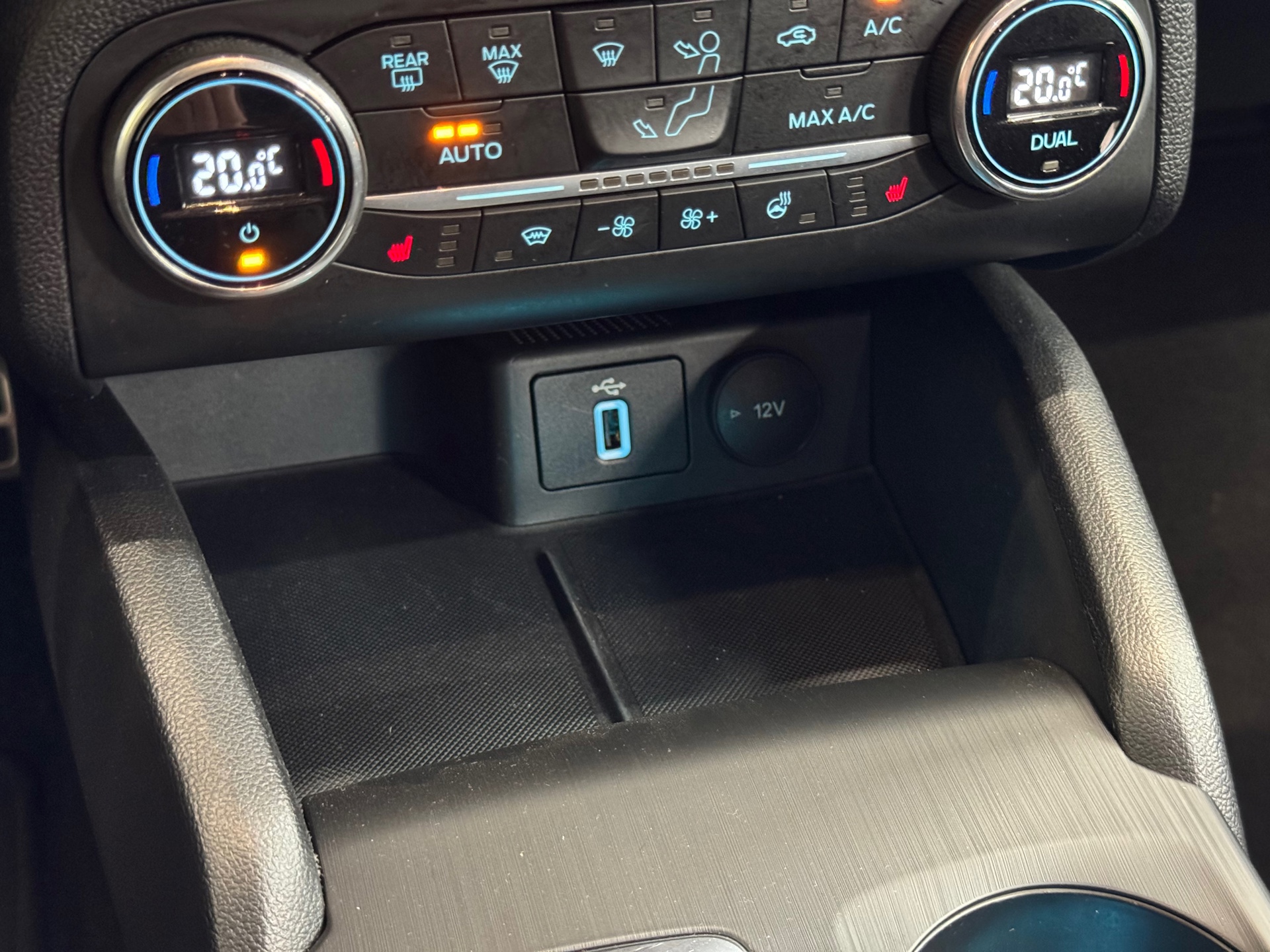 Ford Focus 1.0 EcoBoost ST Line Business (2020), foto 22