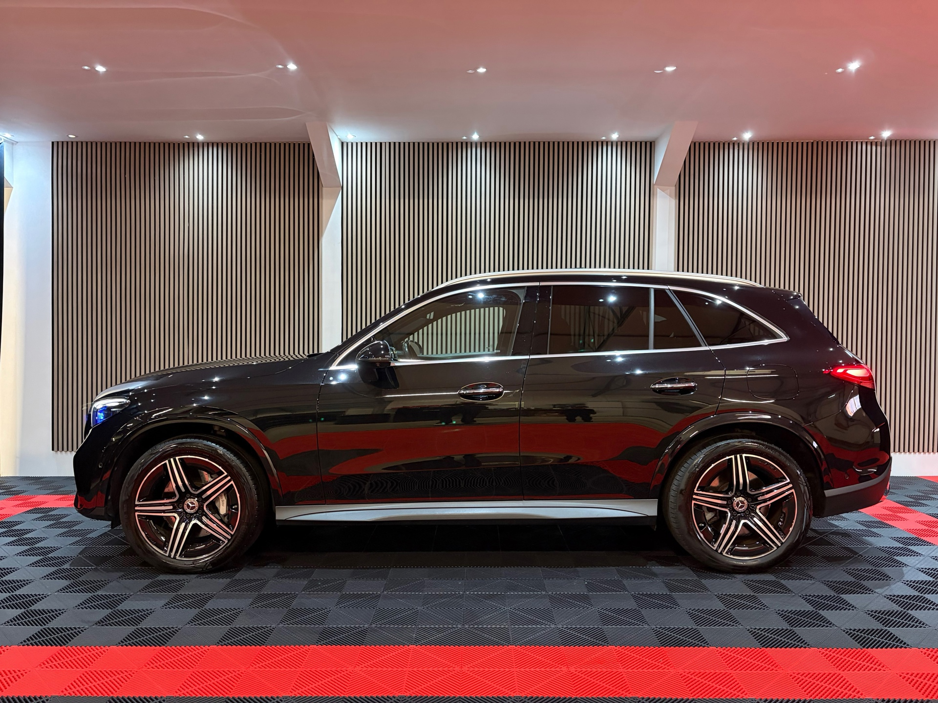 Mercedes-Benz GLC-klasse 300e 4MATIC AMG Line (2023), foto 8