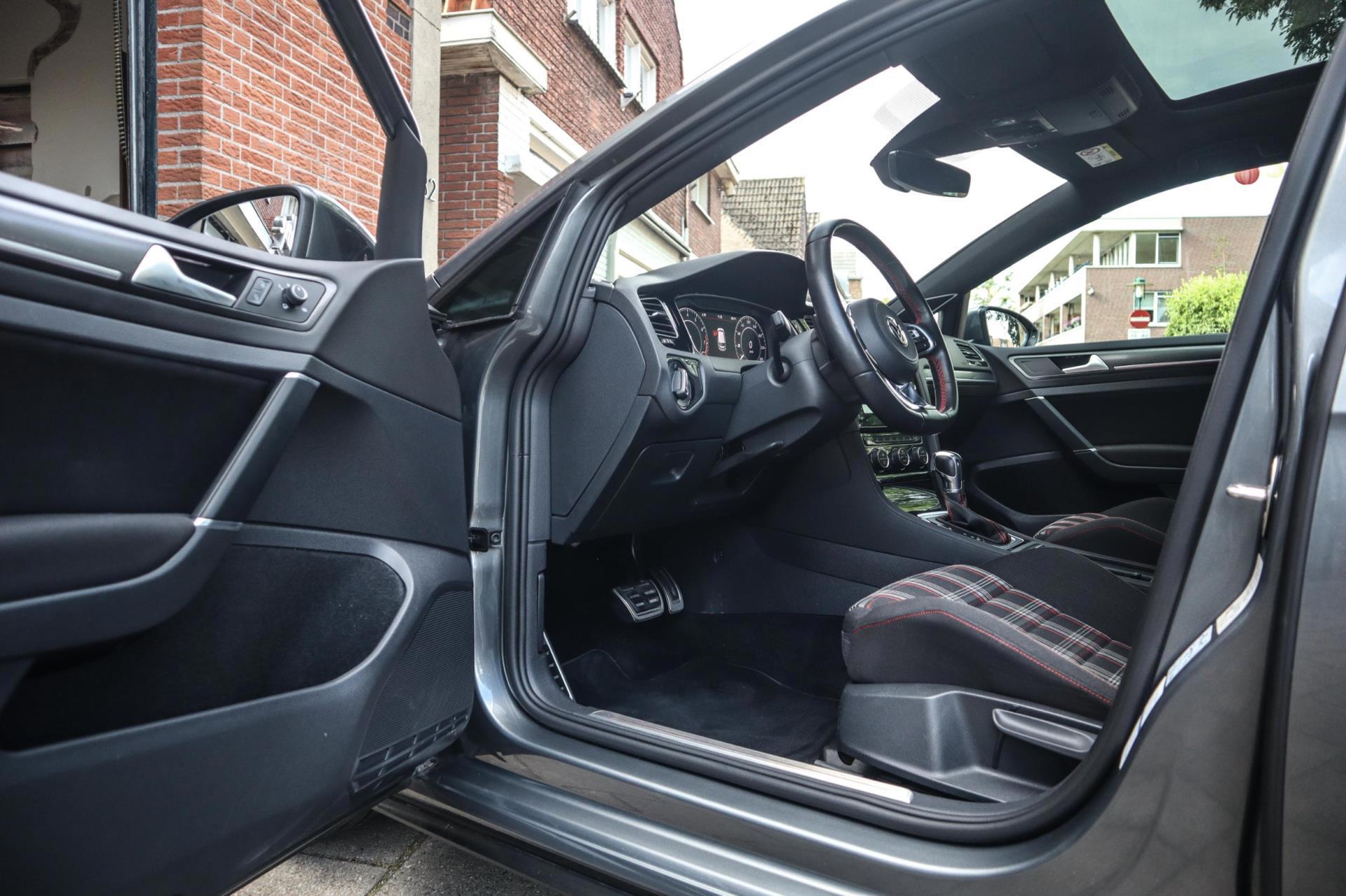 Volkswagen Golf 2.0 TSI GTI Performance (2018), foto 14