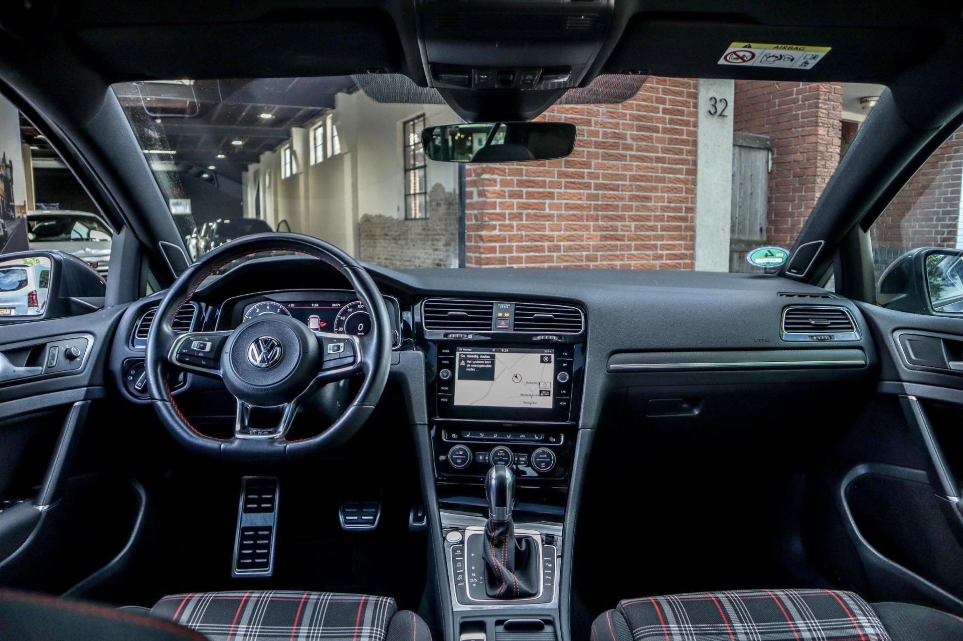 Volkswagen Golf 2.0 TSI GTI Performance (2018), foto 15