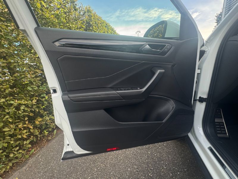 Volkswagen T-Roc 1.0 TSI R-Line IQ-light (2024), foto 10