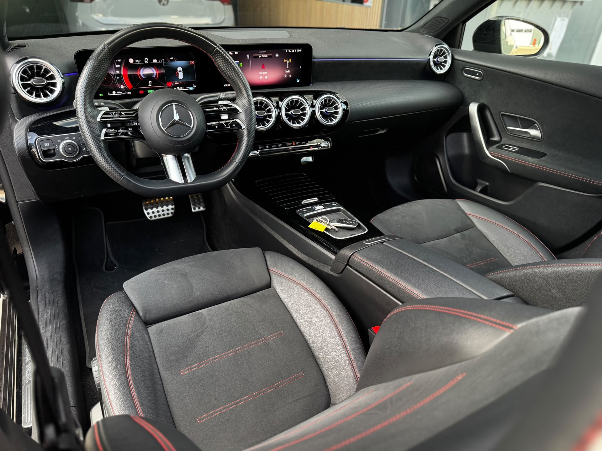 Mercedes-Benz A-klasse 250 e Star AMG Line (2024), foto 12