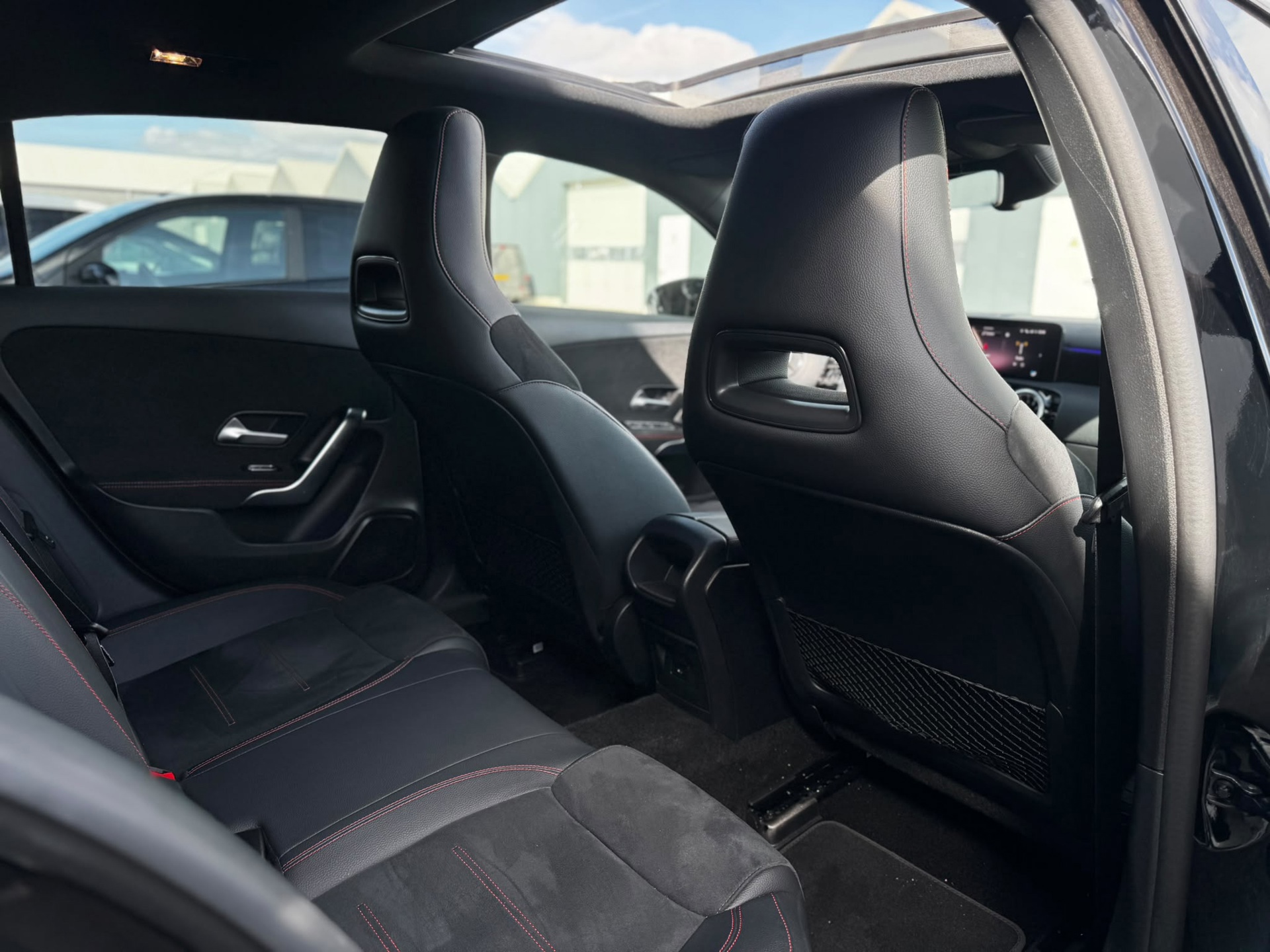 Mercedes-Benz A-klasse 250 e Star AMG Line (2024), foto 17