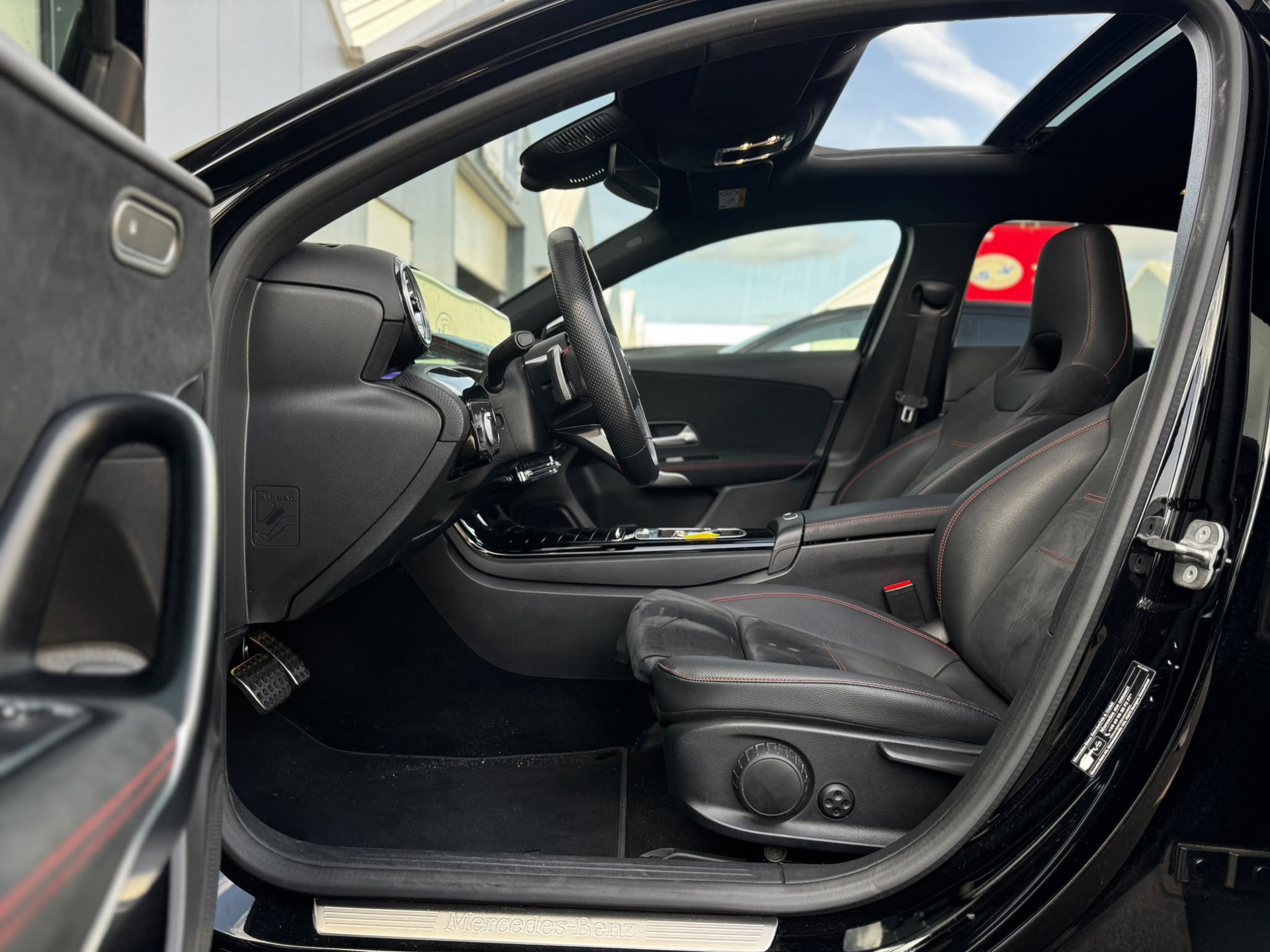 Mercedes-Benz A-klasse 250 e Star AMG Line (2024), foto 9