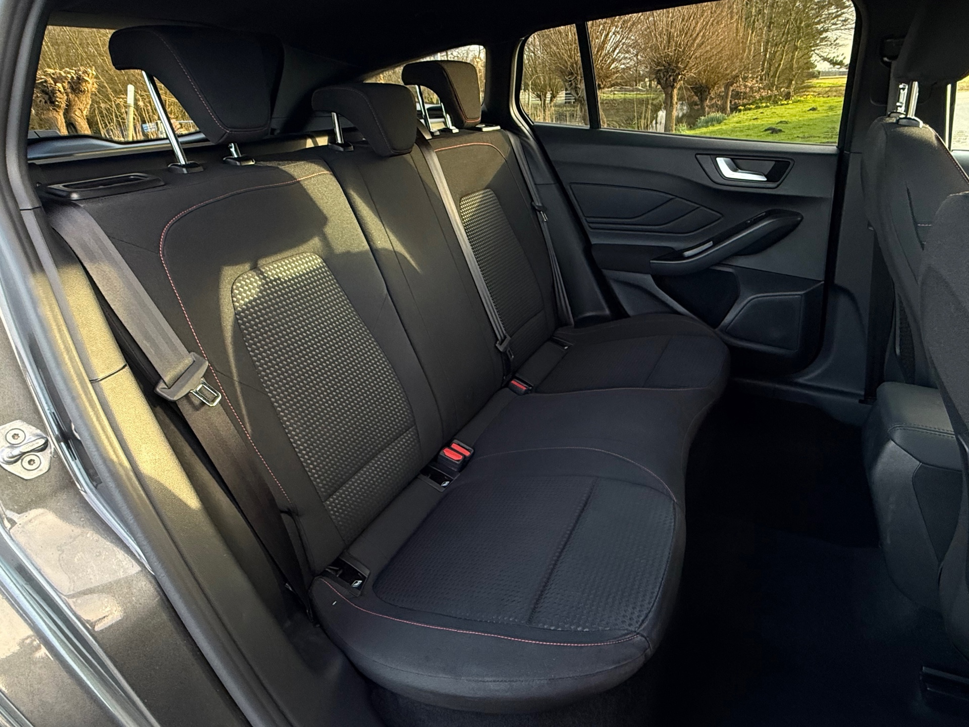 Ford Focus Wagon 1.0 EcoBoost 155 PK Hybrid ST Line (2025), foto 12