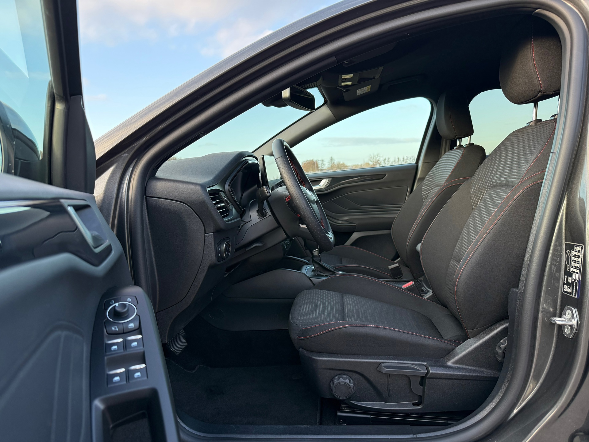 Ford Focus Wagon 1.0 EcoBoost 155 PK Hybrid ST Line (2025), foto 6