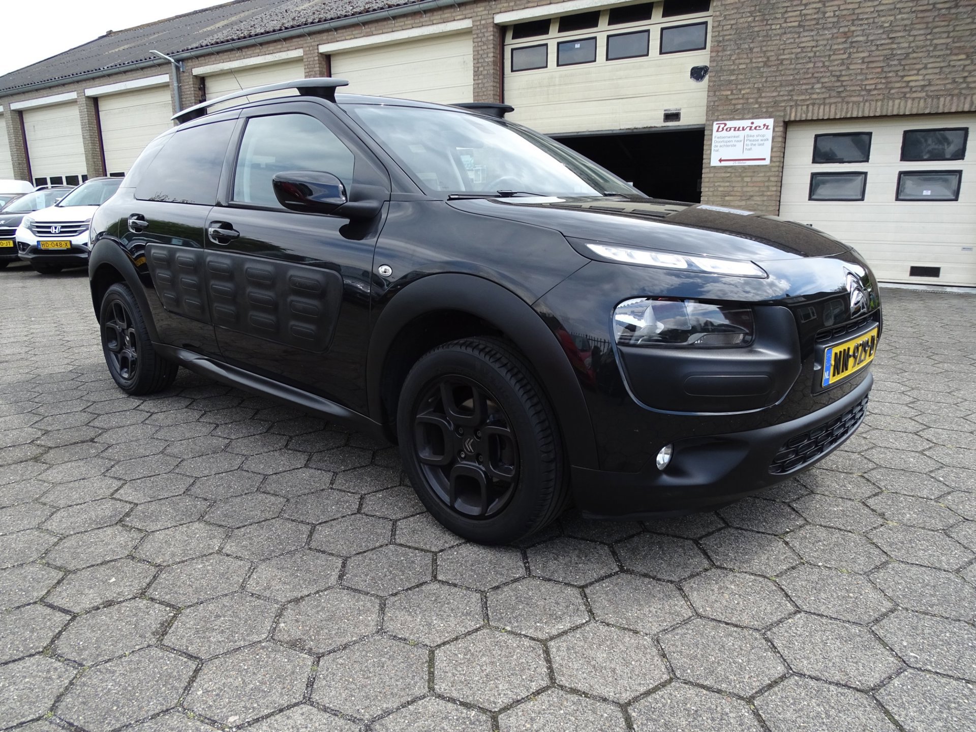 Citroen C4 Cactus 1.2 PureTech Shine (2017), foto 2