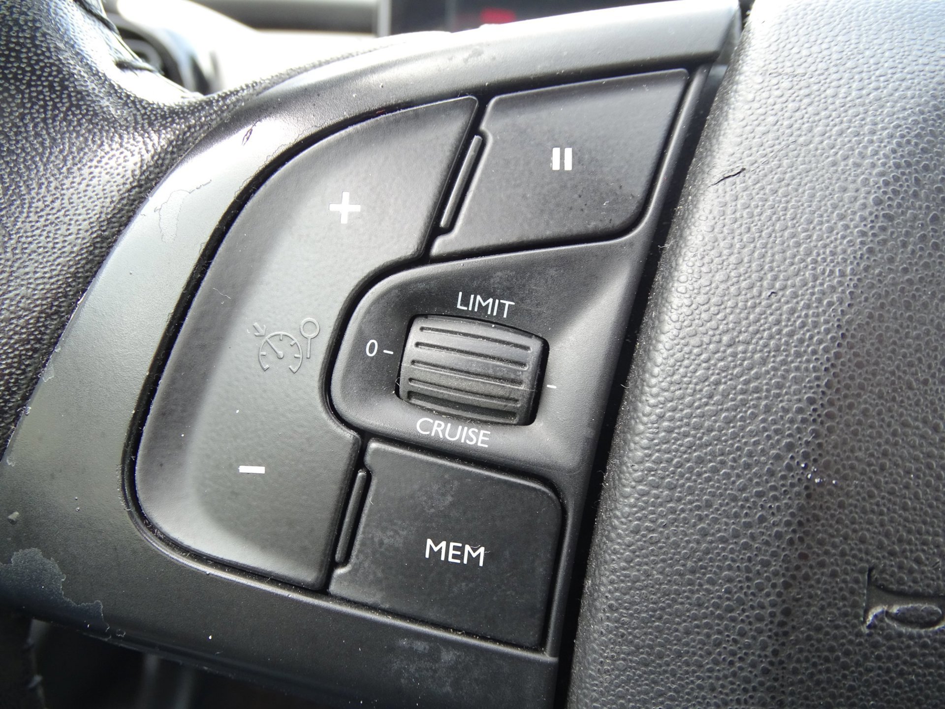 Citroen C4 Cactus 1.2 PureTech Shine (2017), foto 15