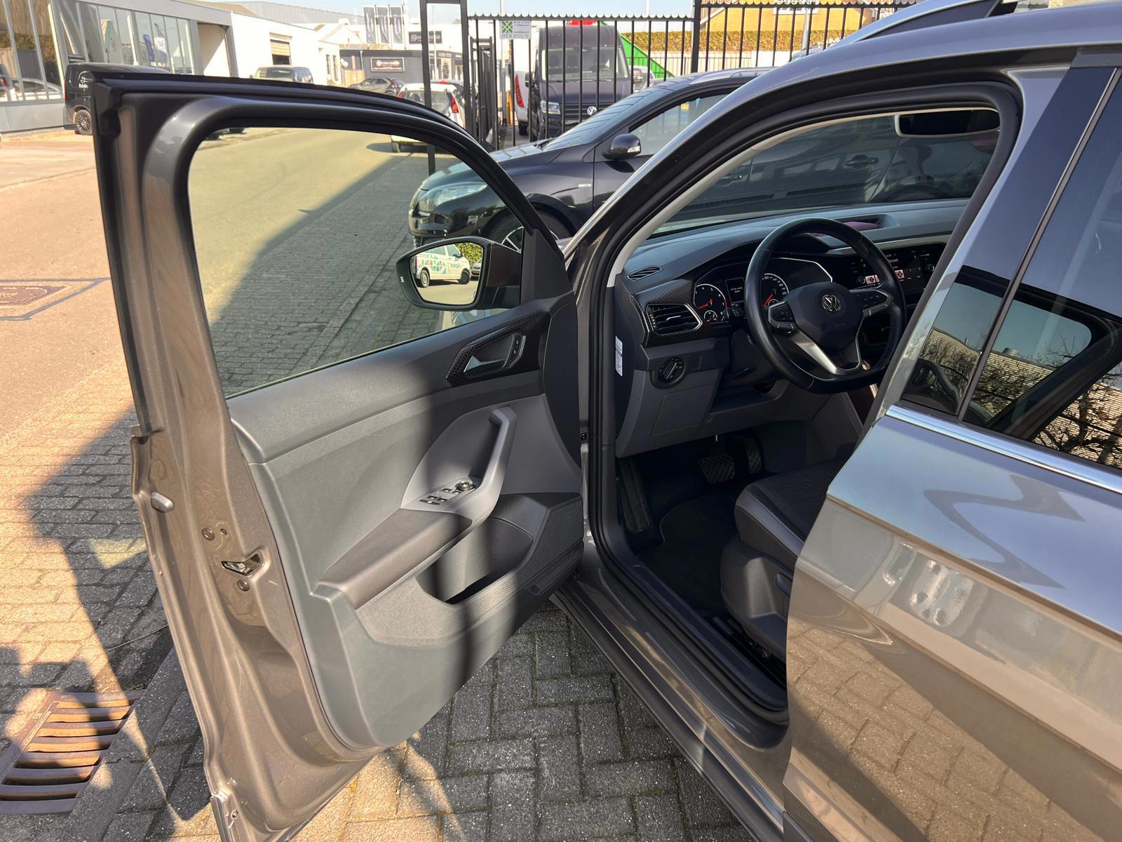 Volkswagen T-Cross 1.5 TSI Style Business R 7 traps DSG (2020), foto 3