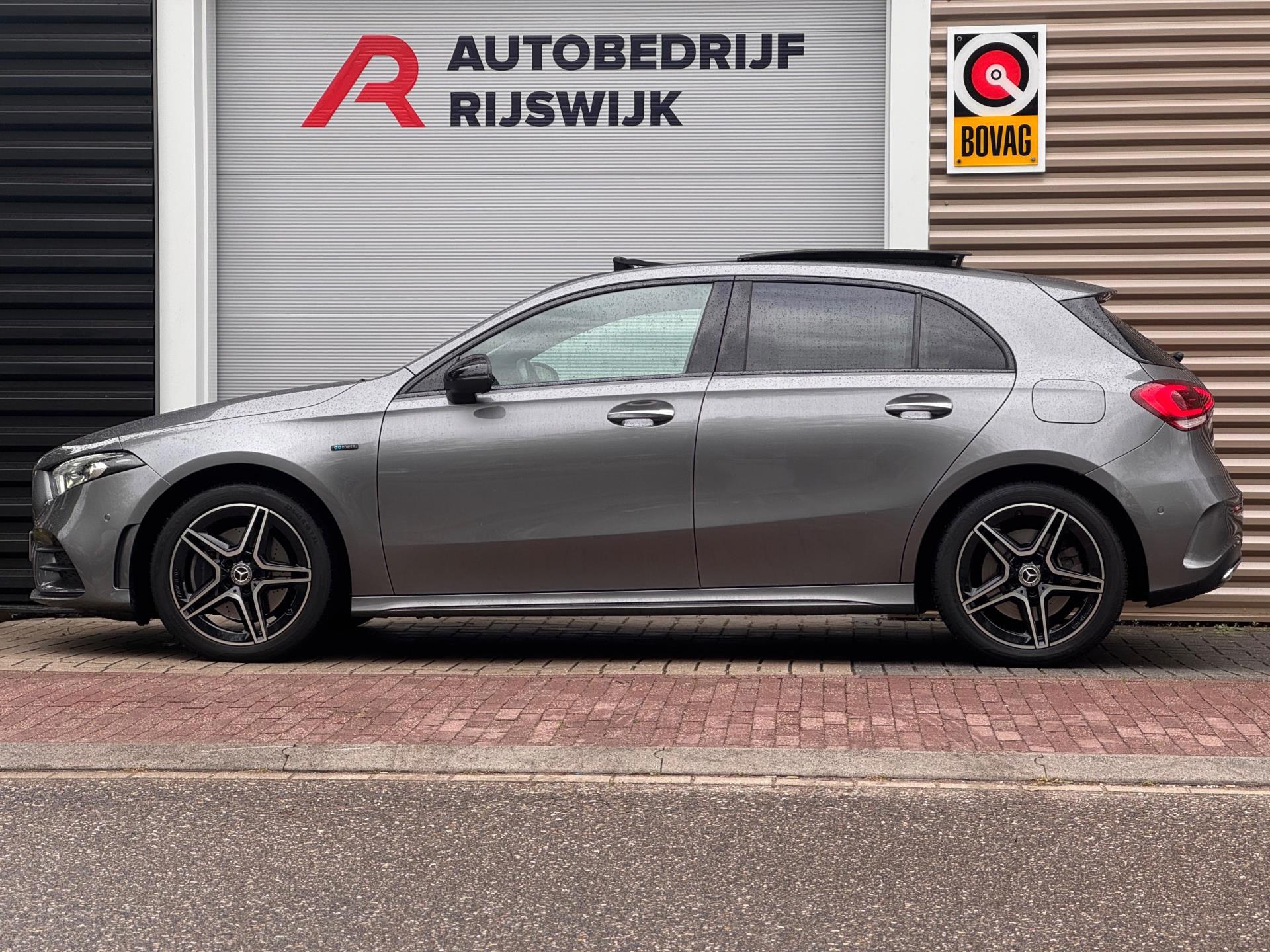 Mercedes-Benz A-klasse 250 e AMG (2020), foto 2