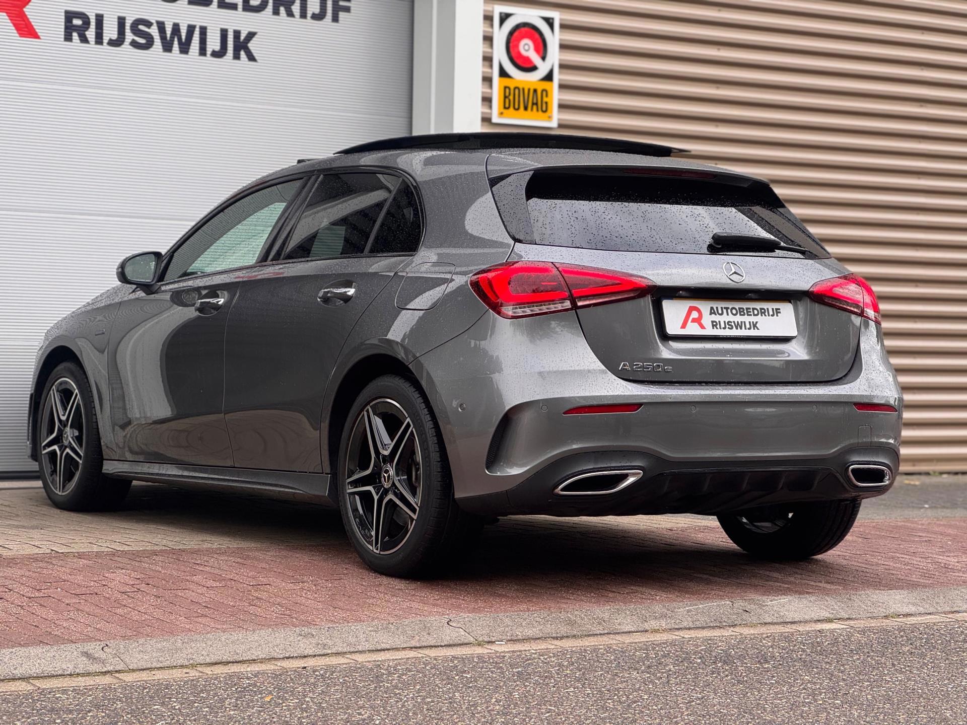 Mercedes-Benz A-klasse 250 e AMG (2020), foto 8