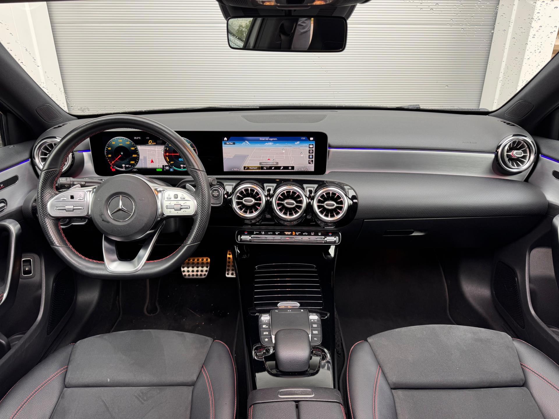 Mercedes-Benz A-klasse 250 e AMG (2020), foto 10