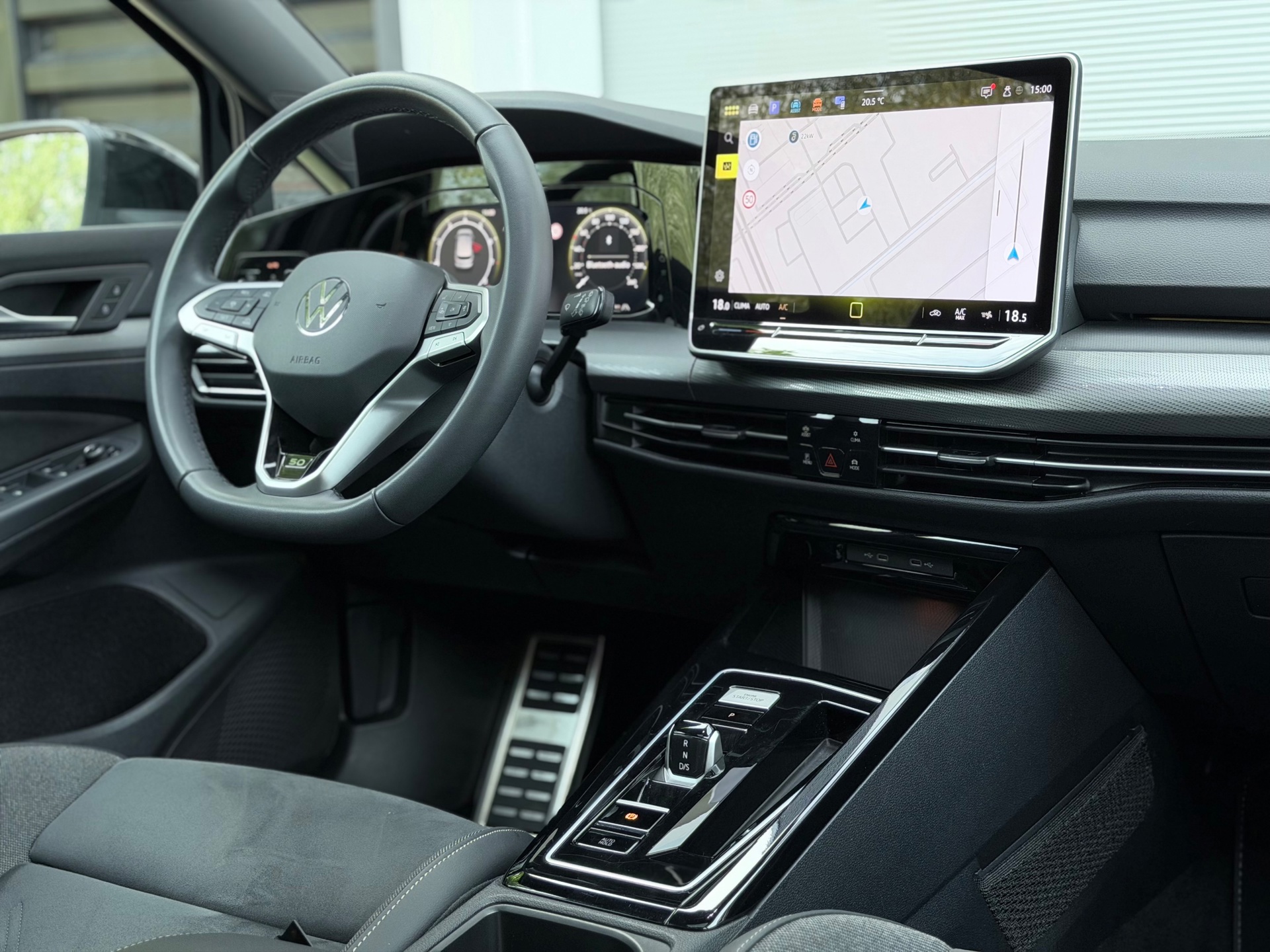 Volkswagen Golf 1.5 eTSI R-Line (2024), foto 17