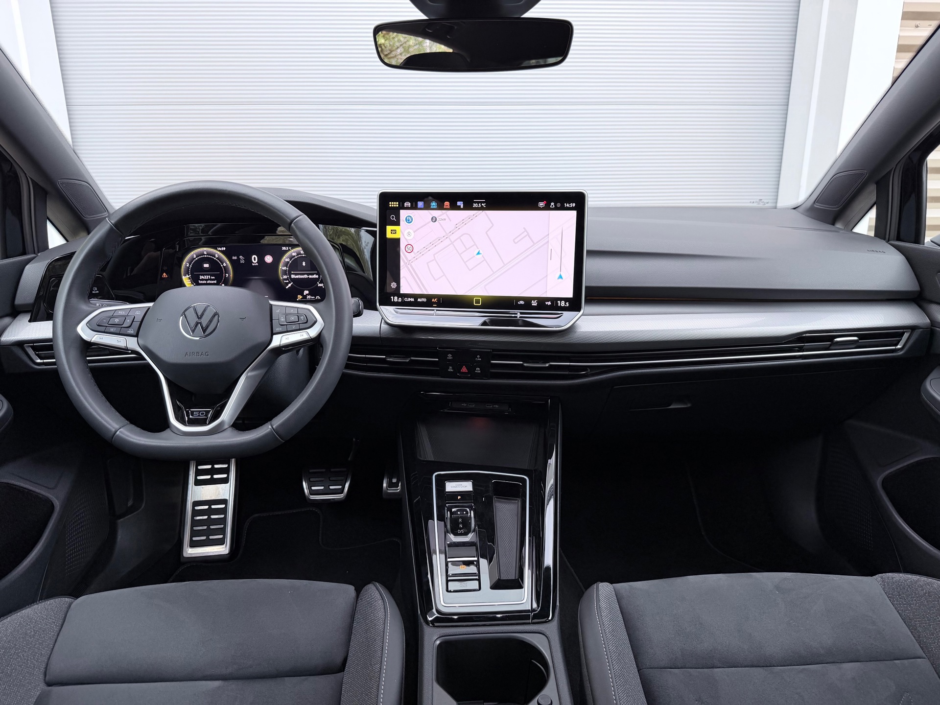 Volkswagen Golf 1.5 eTSI R-Line (2024), foto 10