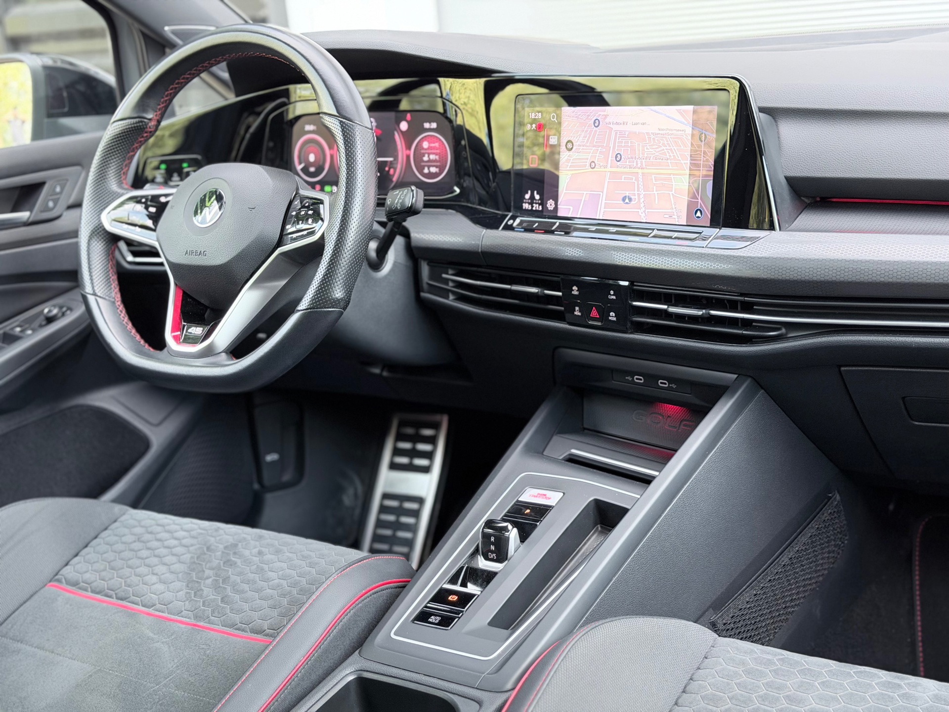 Volkswagen Golf 2.0 TSI GTI Clubsport 45 Akra (2022), foto 16