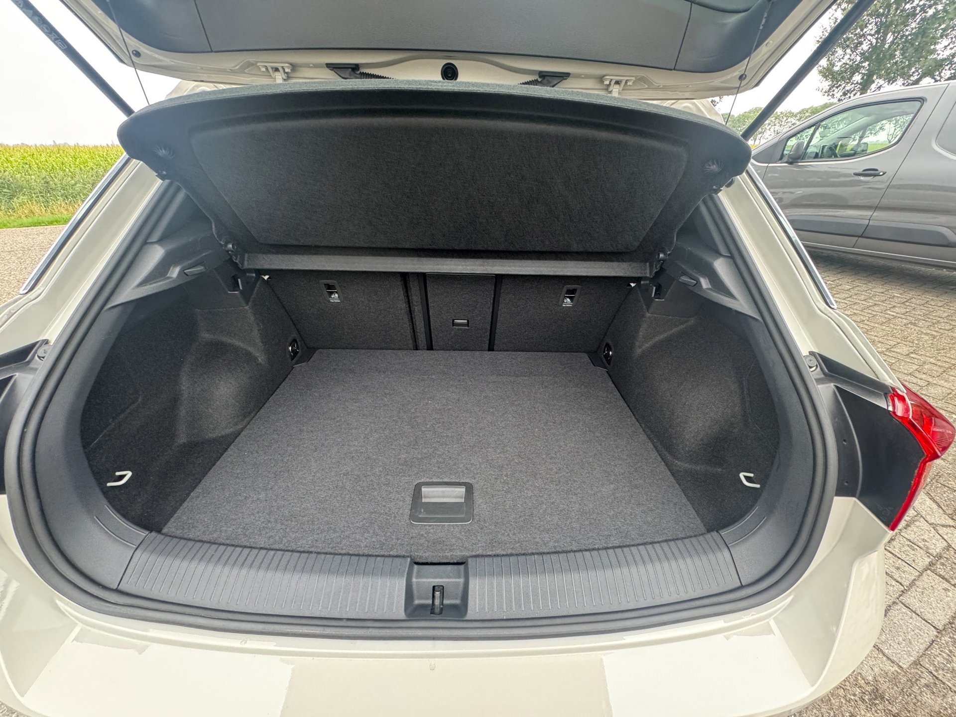 Volkswagen T-Roc 1.0 TSI R-Line Ascot Grey (2024), foto 38