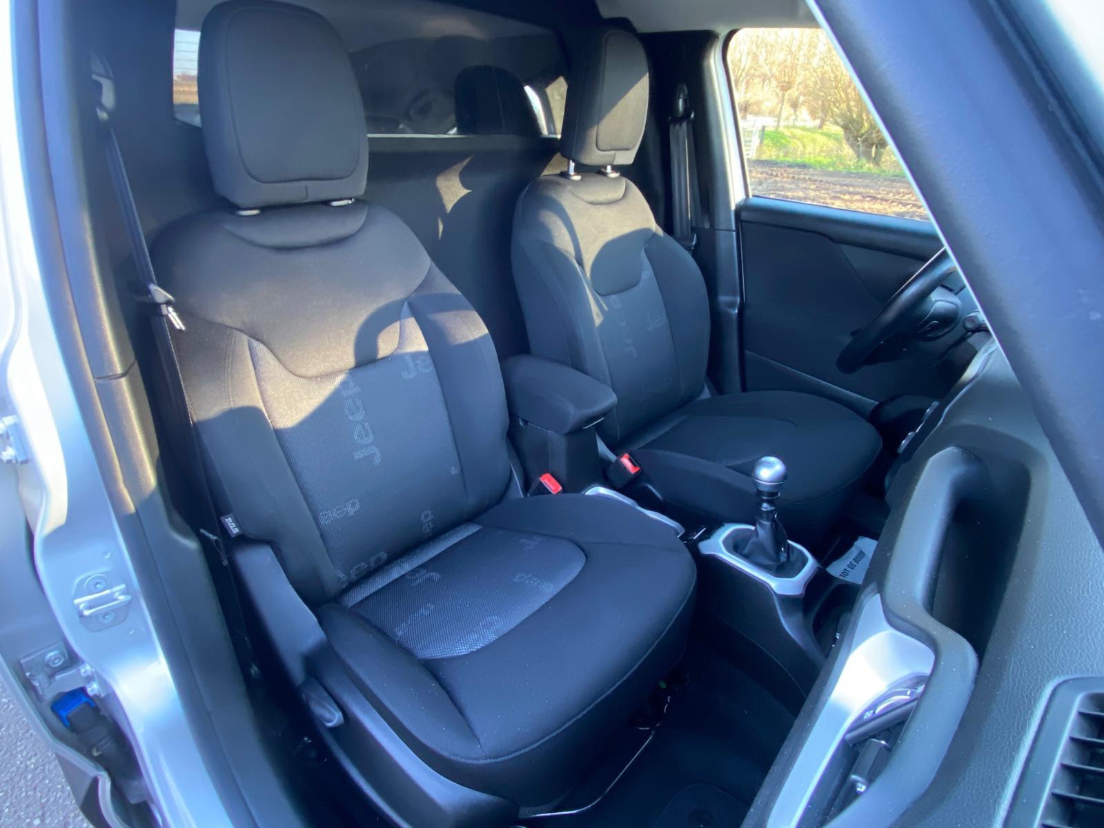 Jeep Renegade 1.4 MultiAir Longitude Bedrijfsauto (2016), foto 2