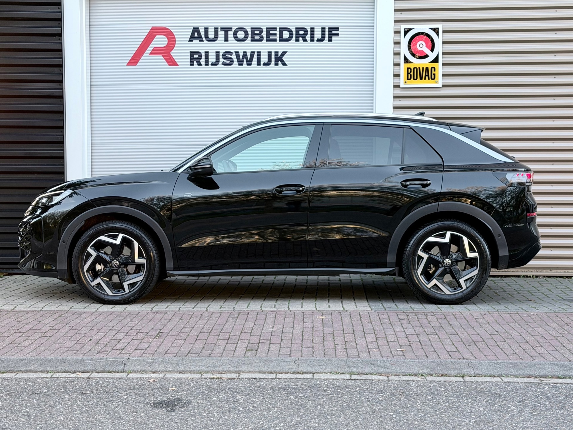 Volkswagen T-Roc 1.5 eTSI R-Line Matrix (2026), foto 2