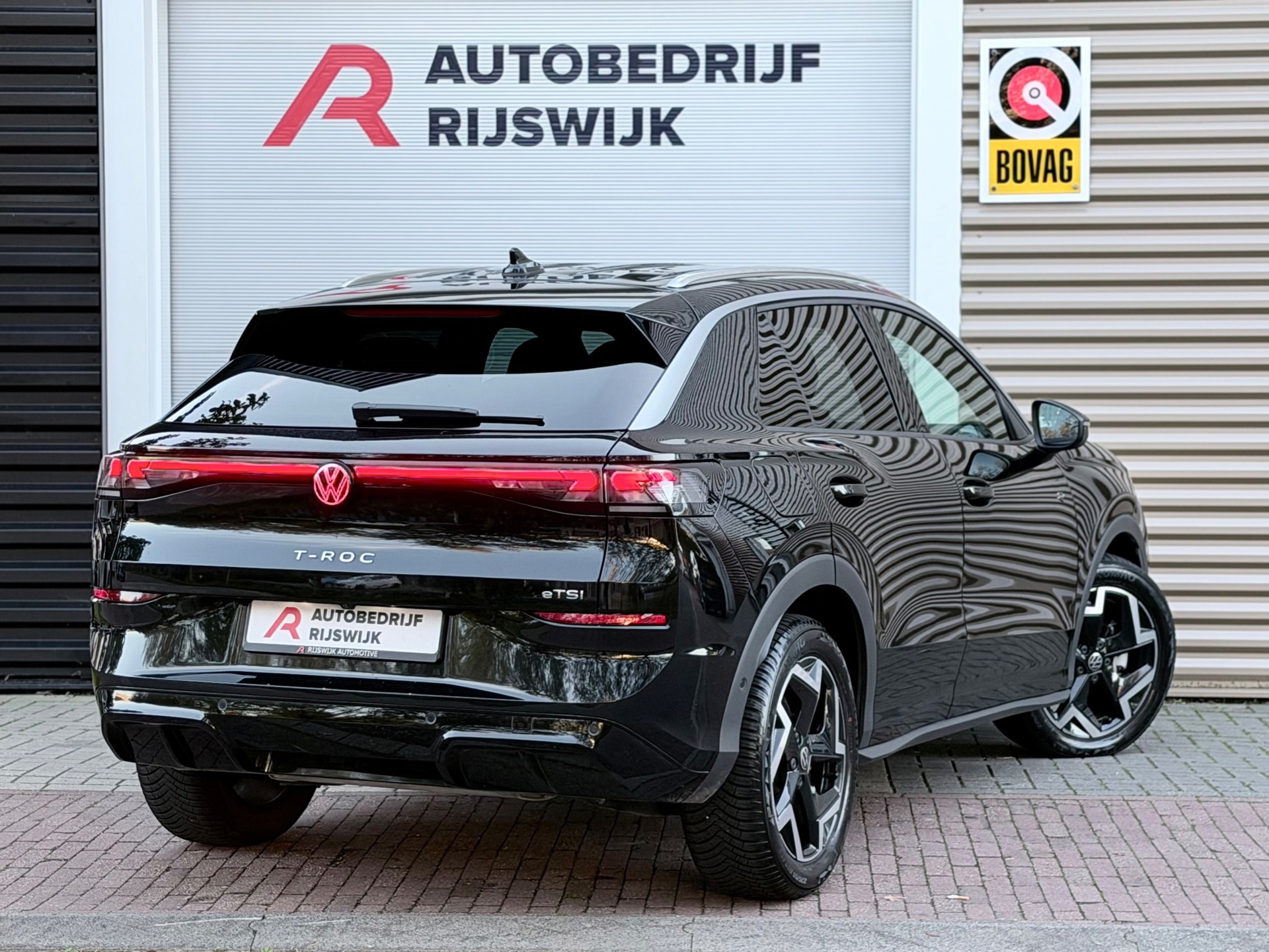 Volkswagen T-Roc 1.5 eTSI R-Line Matrix (2026), foto 4