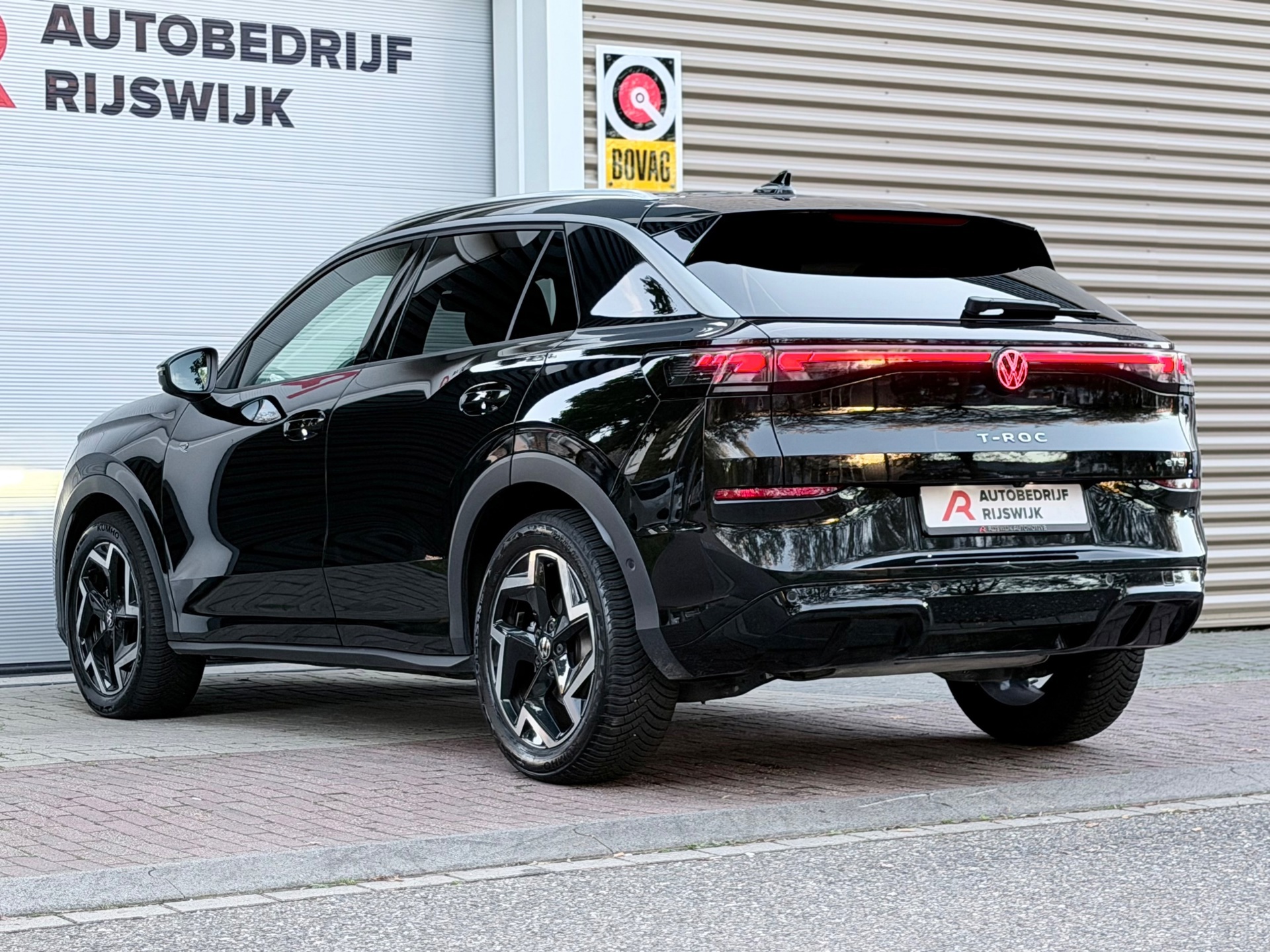 Volkswagen T-Roc 1.5 eTSI R-Line Matrix (2026), foto 9