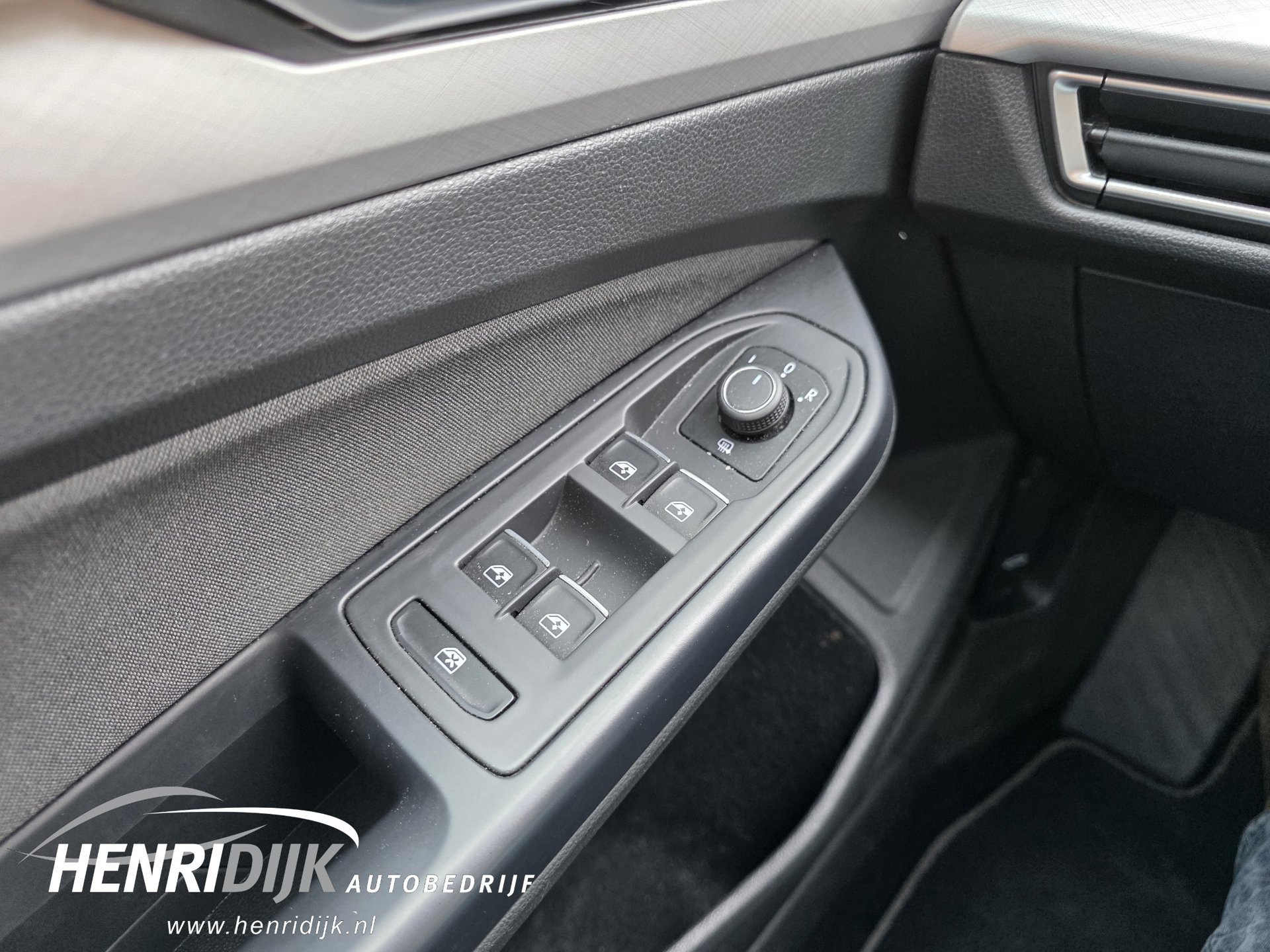 Volkswagen Golf 1.5 eTSI Style (2020), foto 26