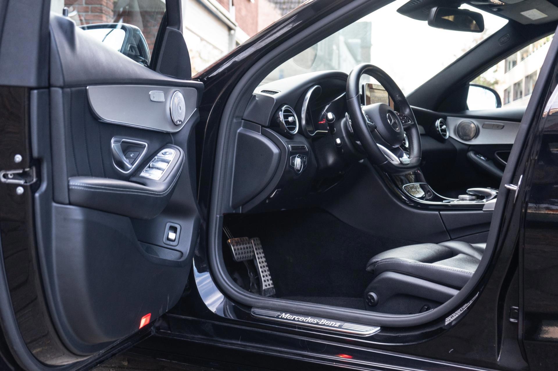 Mercedes-Benz C-klasse 180 AMG Burmester (2017), foto 15