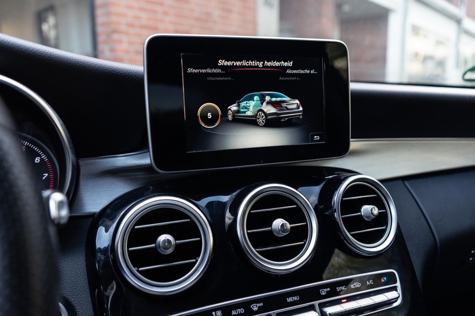 Mercedes-Benz C-klasse 180 AMG Burmester (2017), foto 26