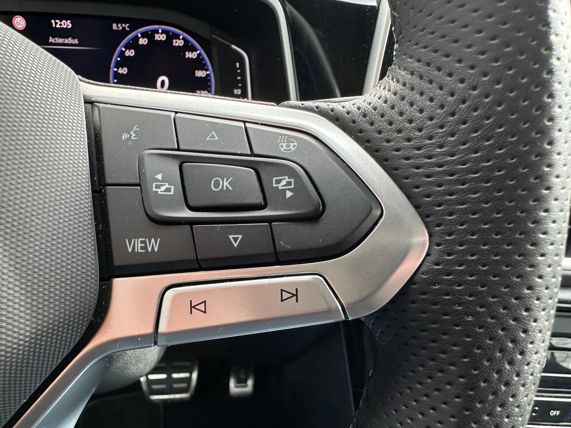 Volkswagen T-Roc 1.5 TSI R-Line Edition IQ. Light (2025), foto 18