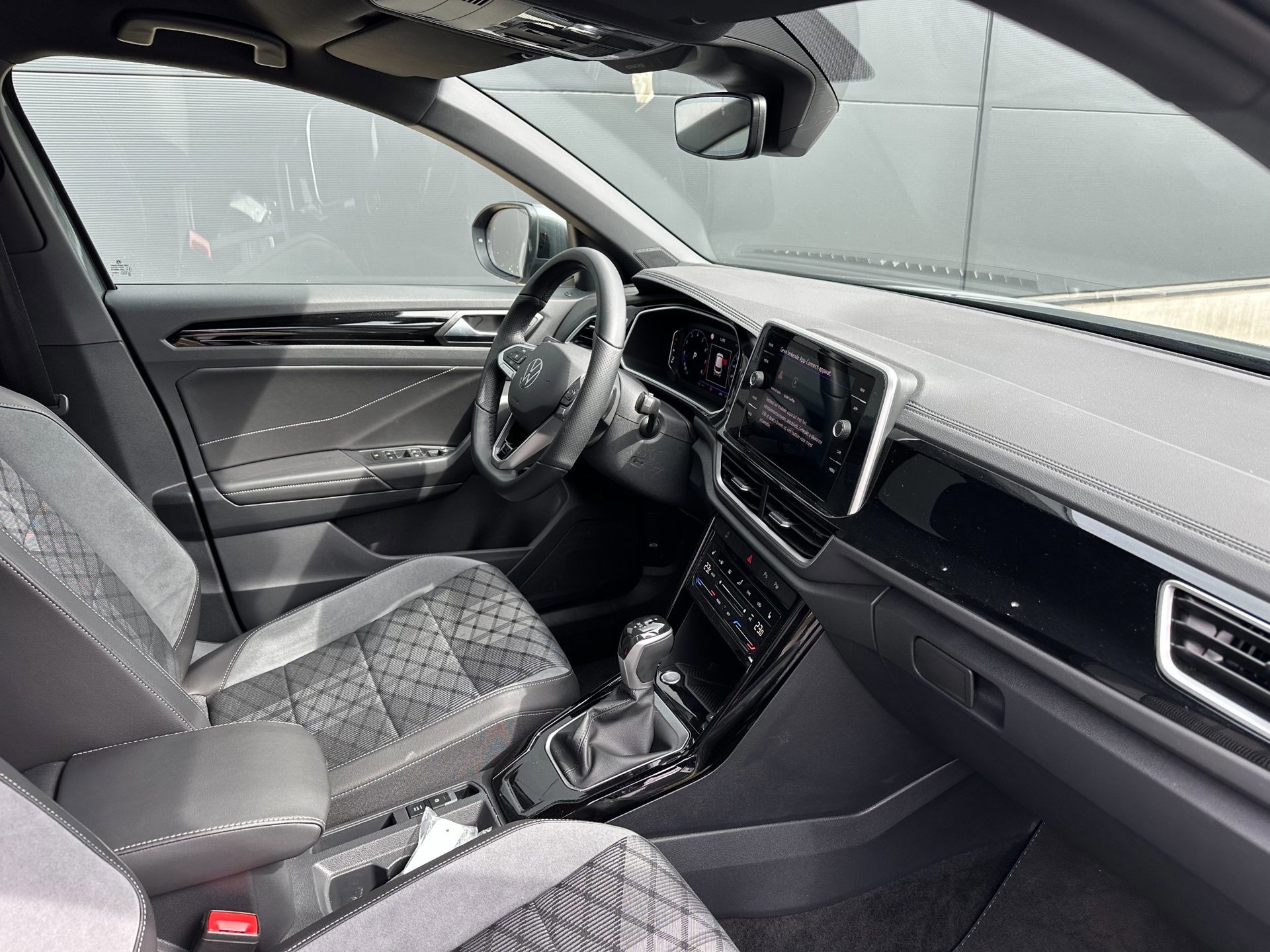 Volkswagen T-Roc 1.5 TSI R-Line Edition IQ. Light (2025), foto 5