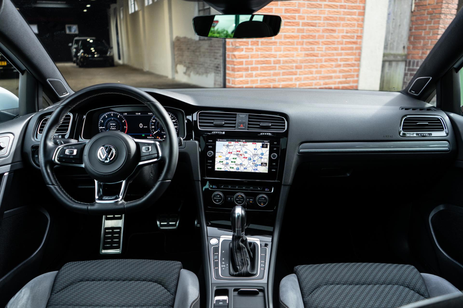 Volkswagen Golf 1.5 TSI Highline R Line (2017), foto 2