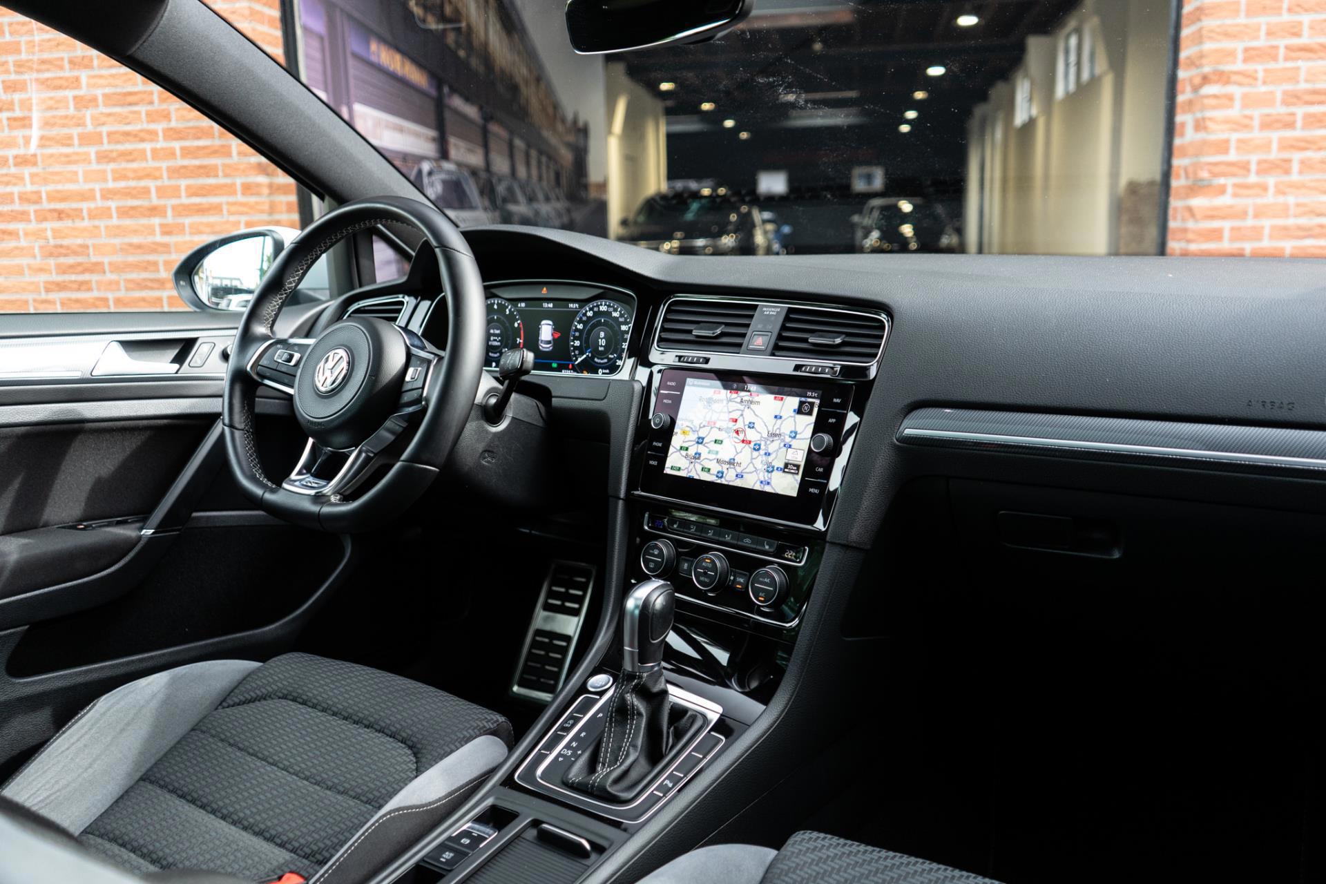 Volkswagen Golf 1.5 TSI Highline R Line (2017), foto 15