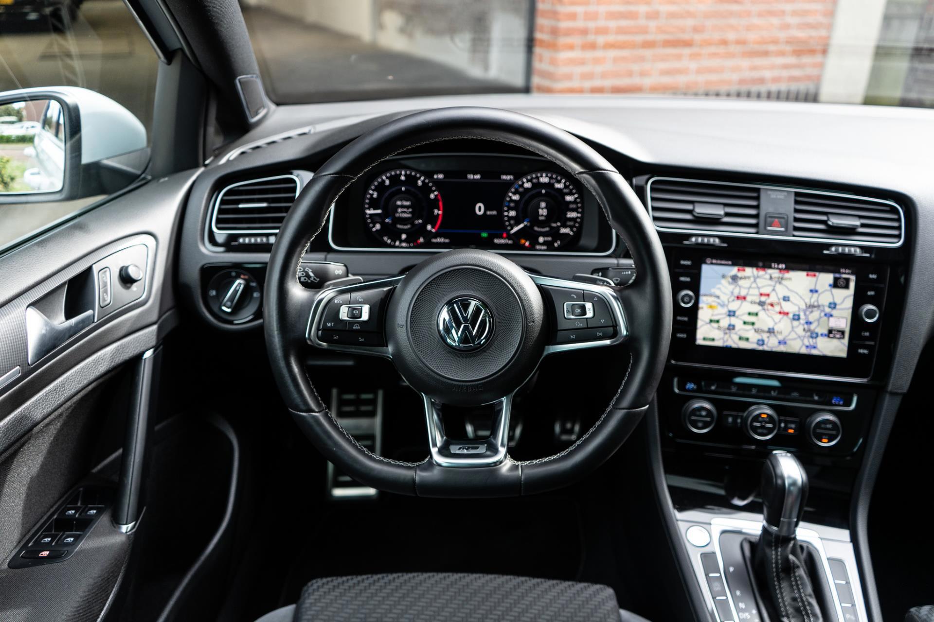 Volkswagen Golf 1.5 TSI Highline R Line (2017), foto 17
