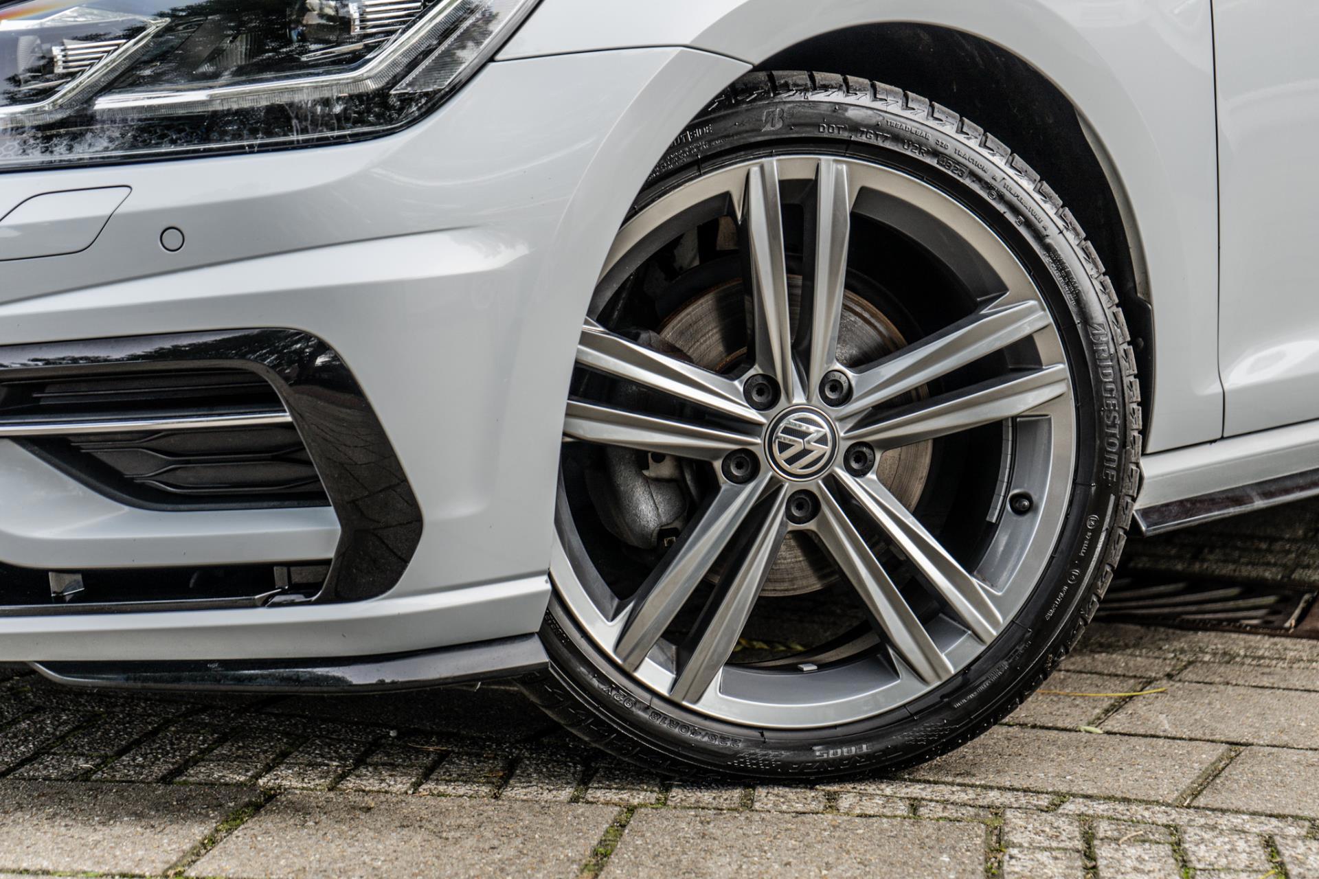 Volkswagen Golf 1.5 TSI Highline R Line (2017), foto 4