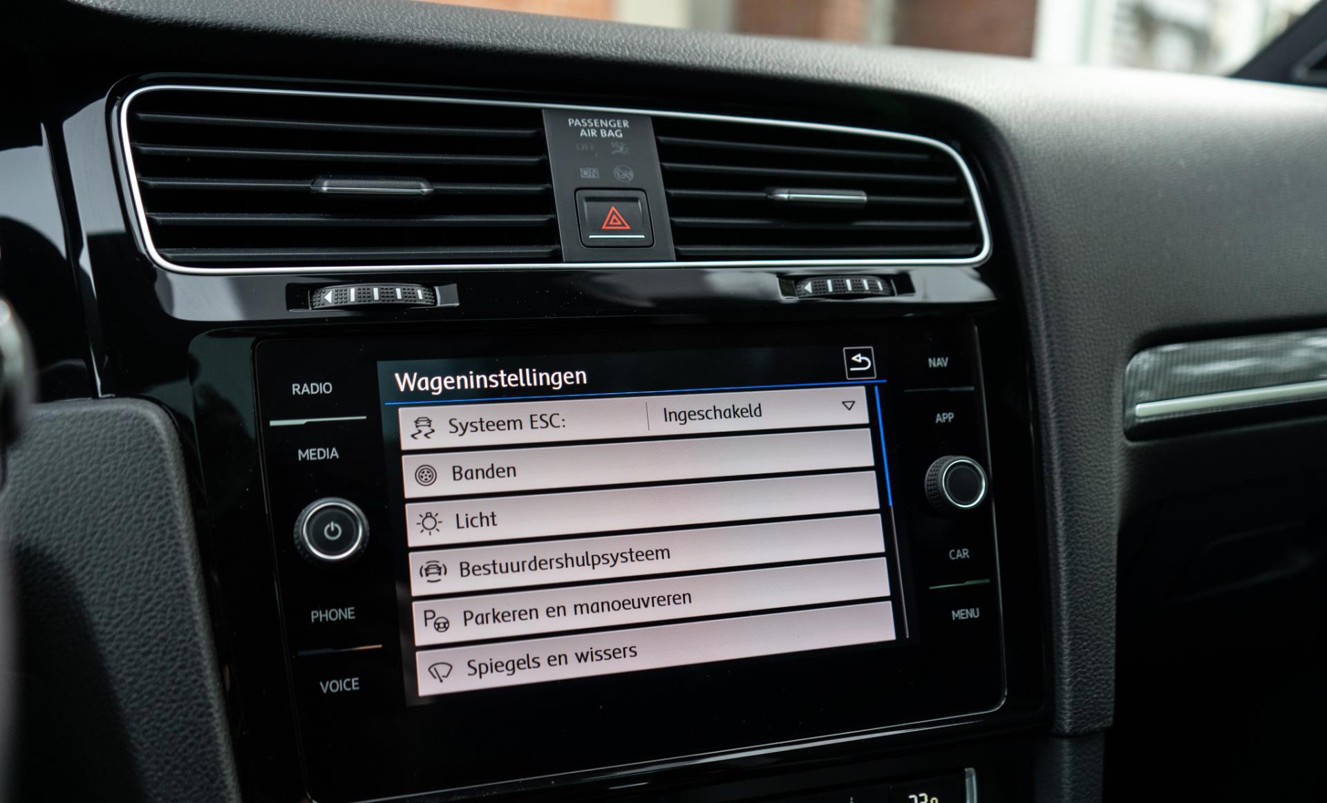 Volkswagen Golf 1.5 TSI Highline R Line (2017), foto 33