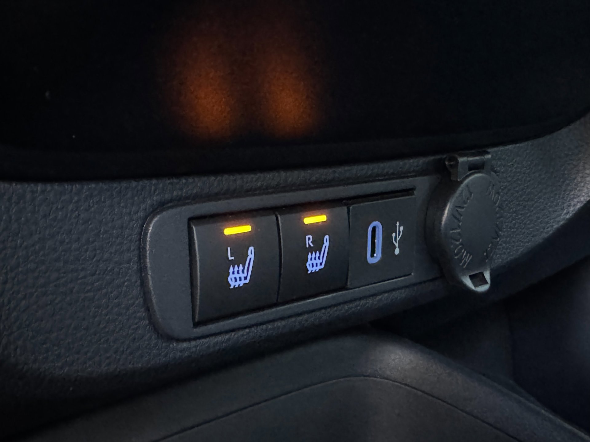 Toyota Aygo X 1.0 VVT-i MT Pulse Active CAMERA (2024), foto 32