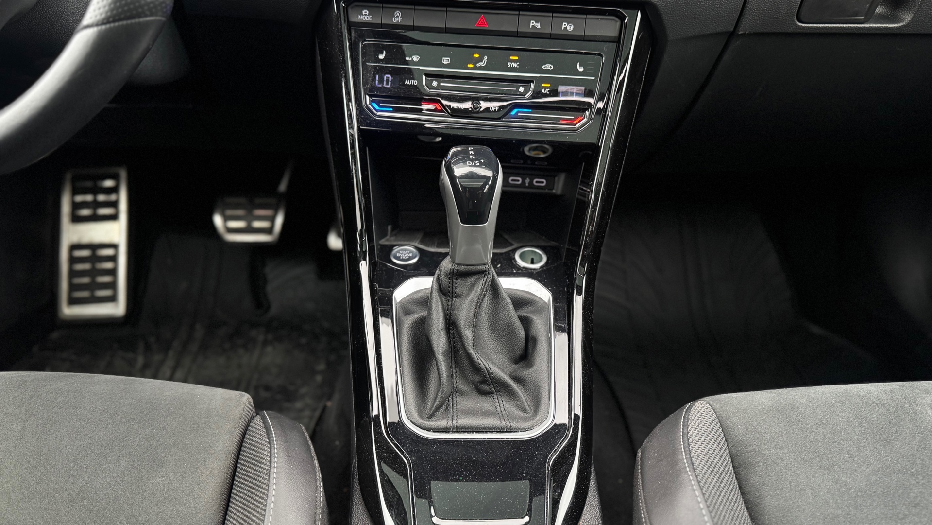 Volkswagen T-Roc 1.5 TSI R-Line (2022), foto 12