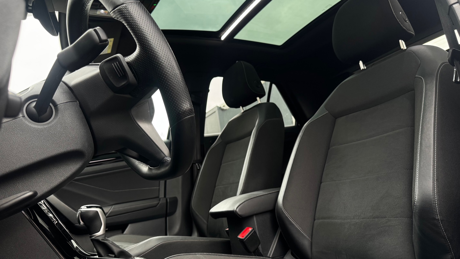 Volkswagen T-Roc 1.5 TSI R-Line (2022), foto 9