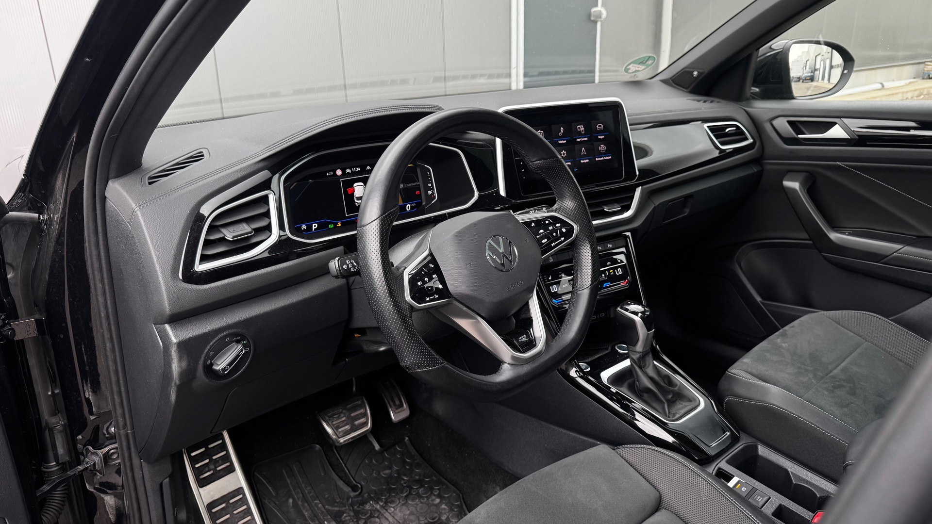 Volkswagen T-Roc 1.5 TSI R-Line (2022), foto 10