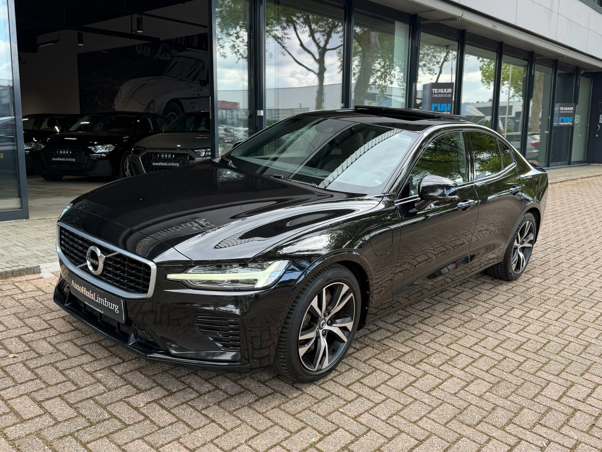 Volvo S60 2.0 T8 AWD Twin Engine R-Design (2020), foto 1