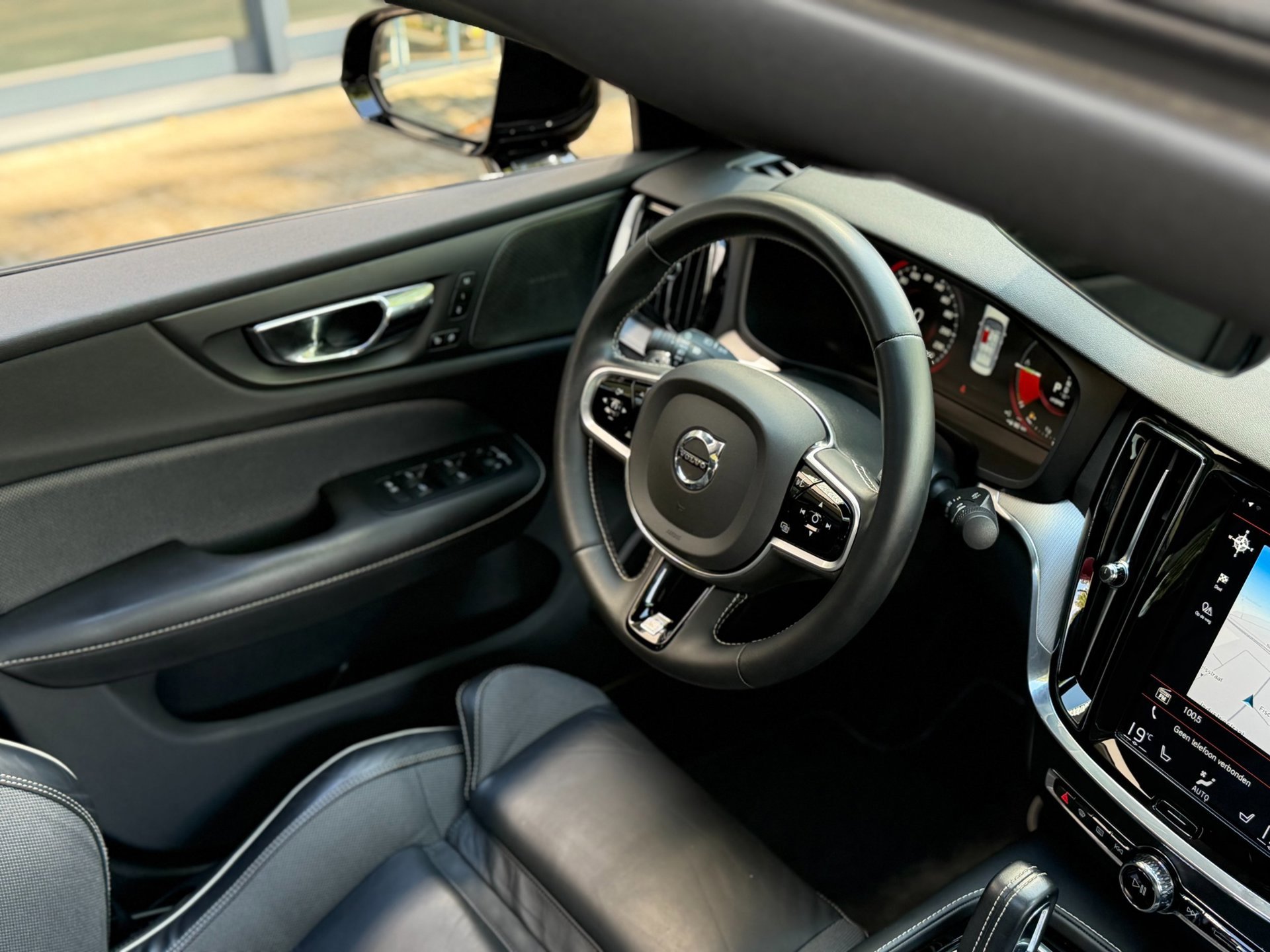 Volvo S60 2.0 T8 AWD Twin Engine R-Design (2020), foto 13