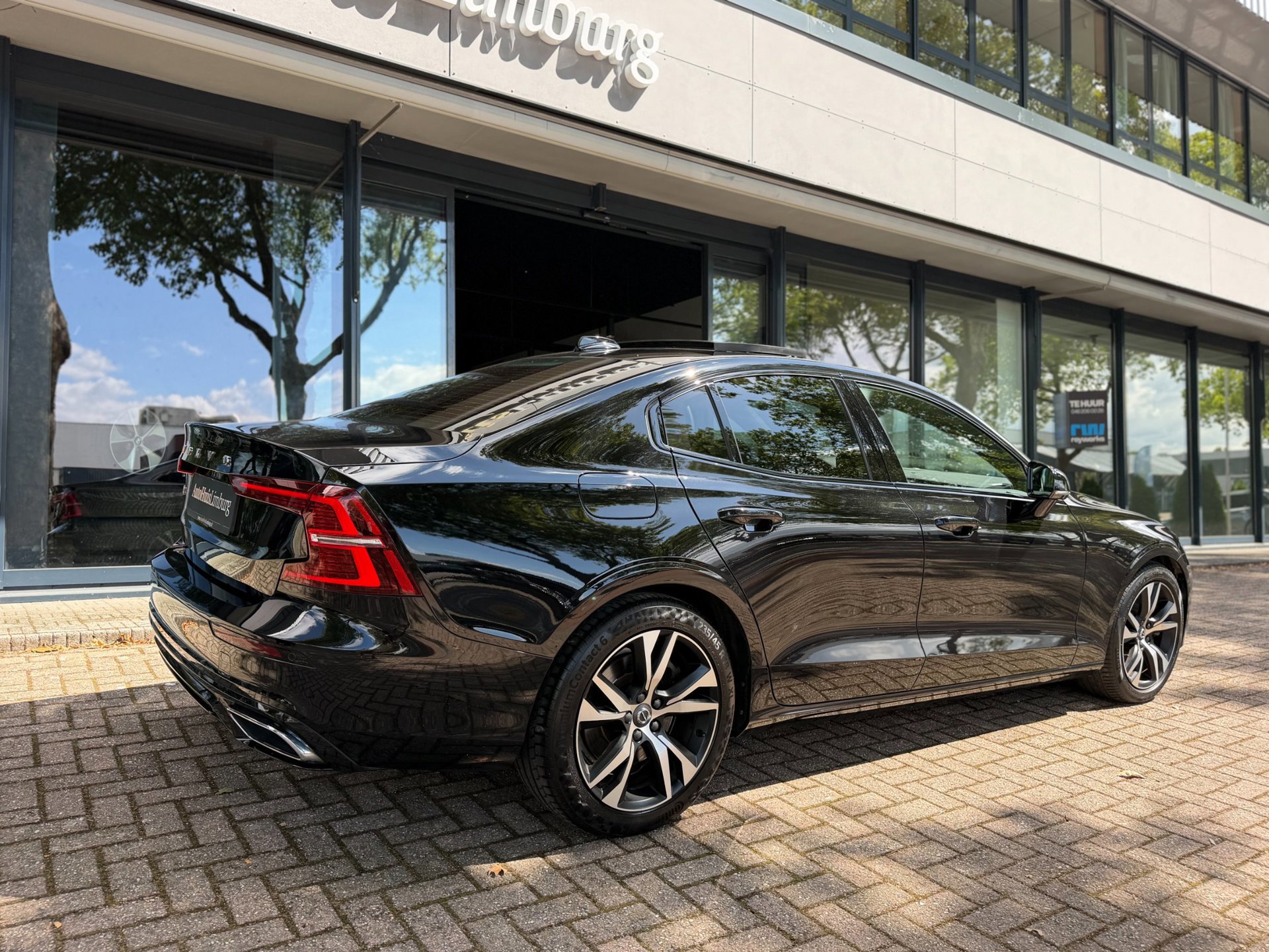 Volvo S60 2.0 T8 AWD Twin Engine R-Design (2020), foto 18