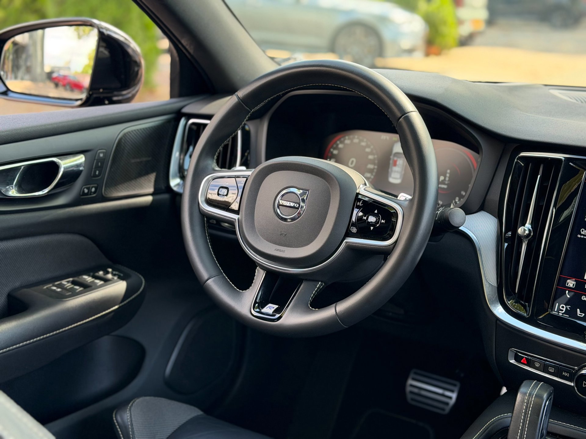 Volvo S60 2.0 T8 AWD Twin Engine R-Design (2020), foto 23