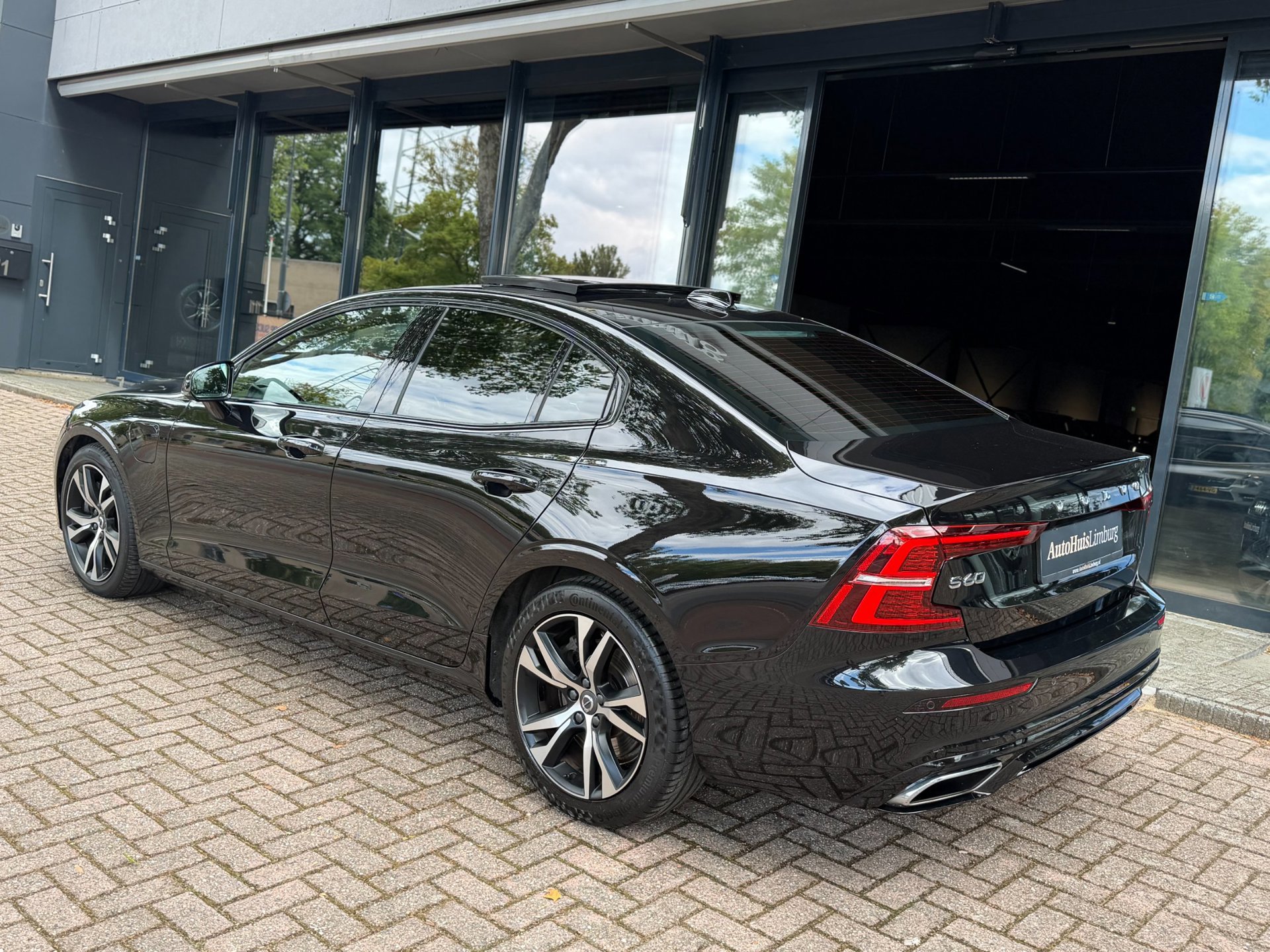 Volvo S60 2.0 T8 AWD Twin Engine R-Design (2020), foto 5