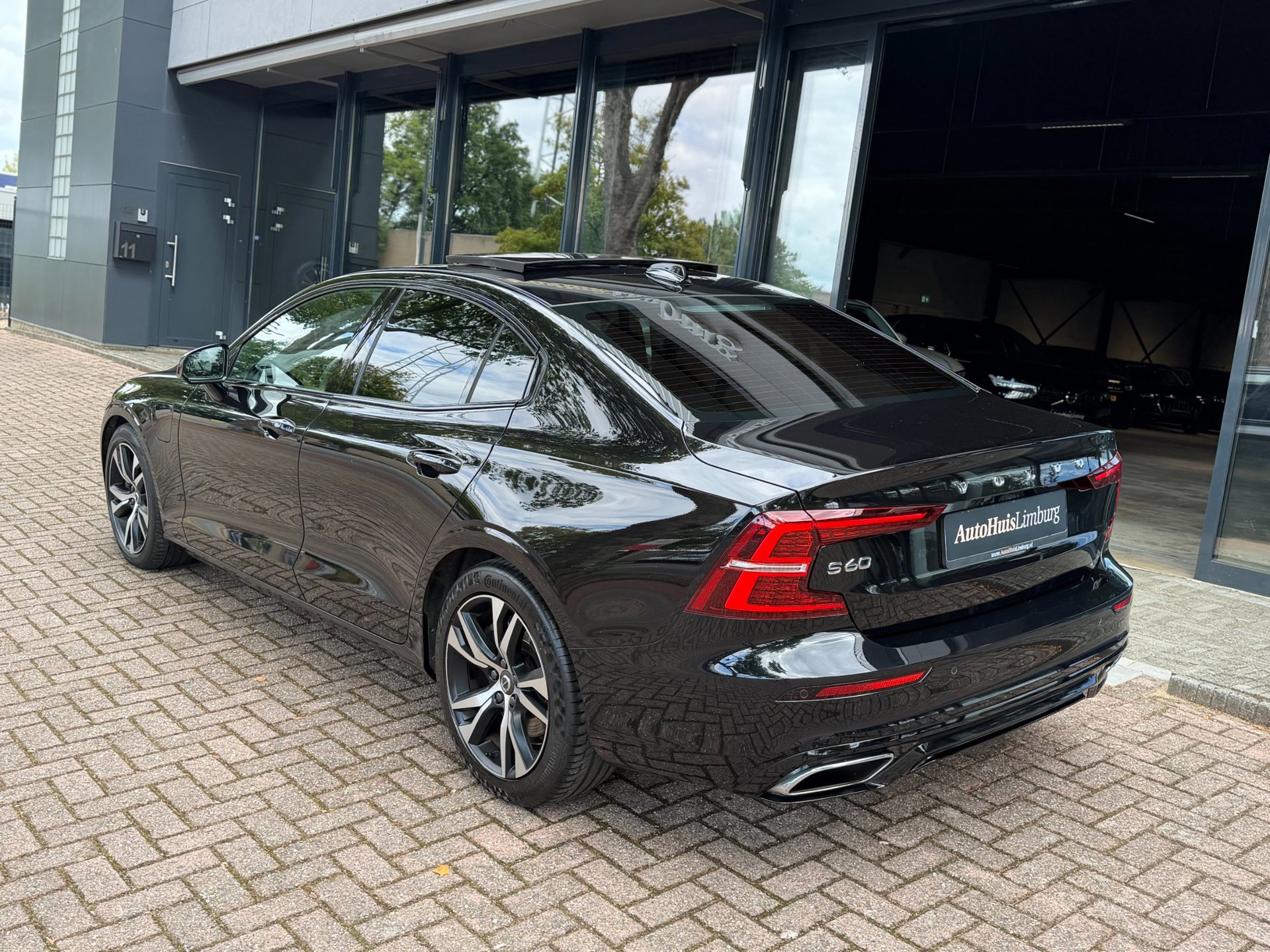 Volvo S60 2.0 T8 AWD Twin Engine R-Design (2020), foto 6